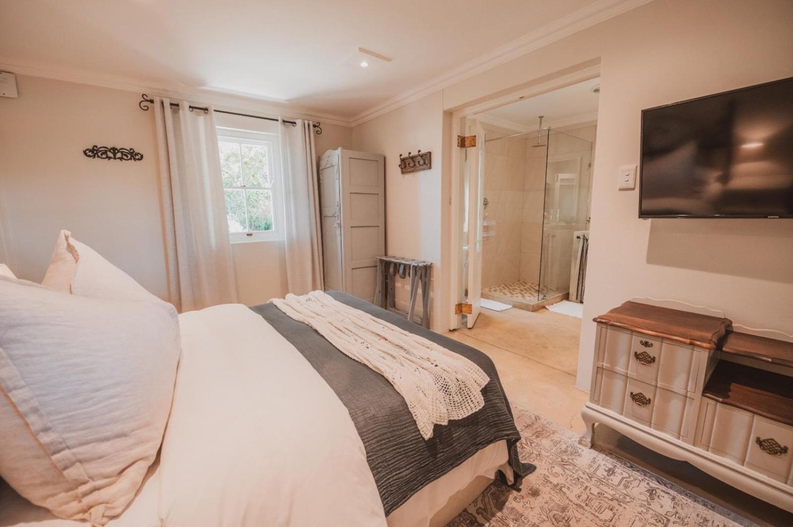 Queen Room with Garden View - Photo 5