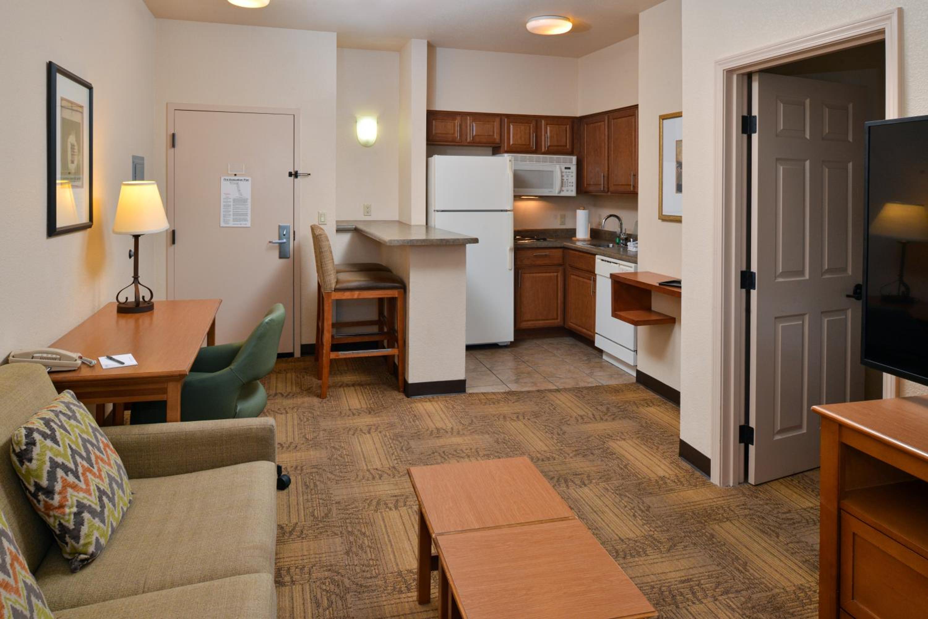 One-Bedroom Queen Suite - Photo 16