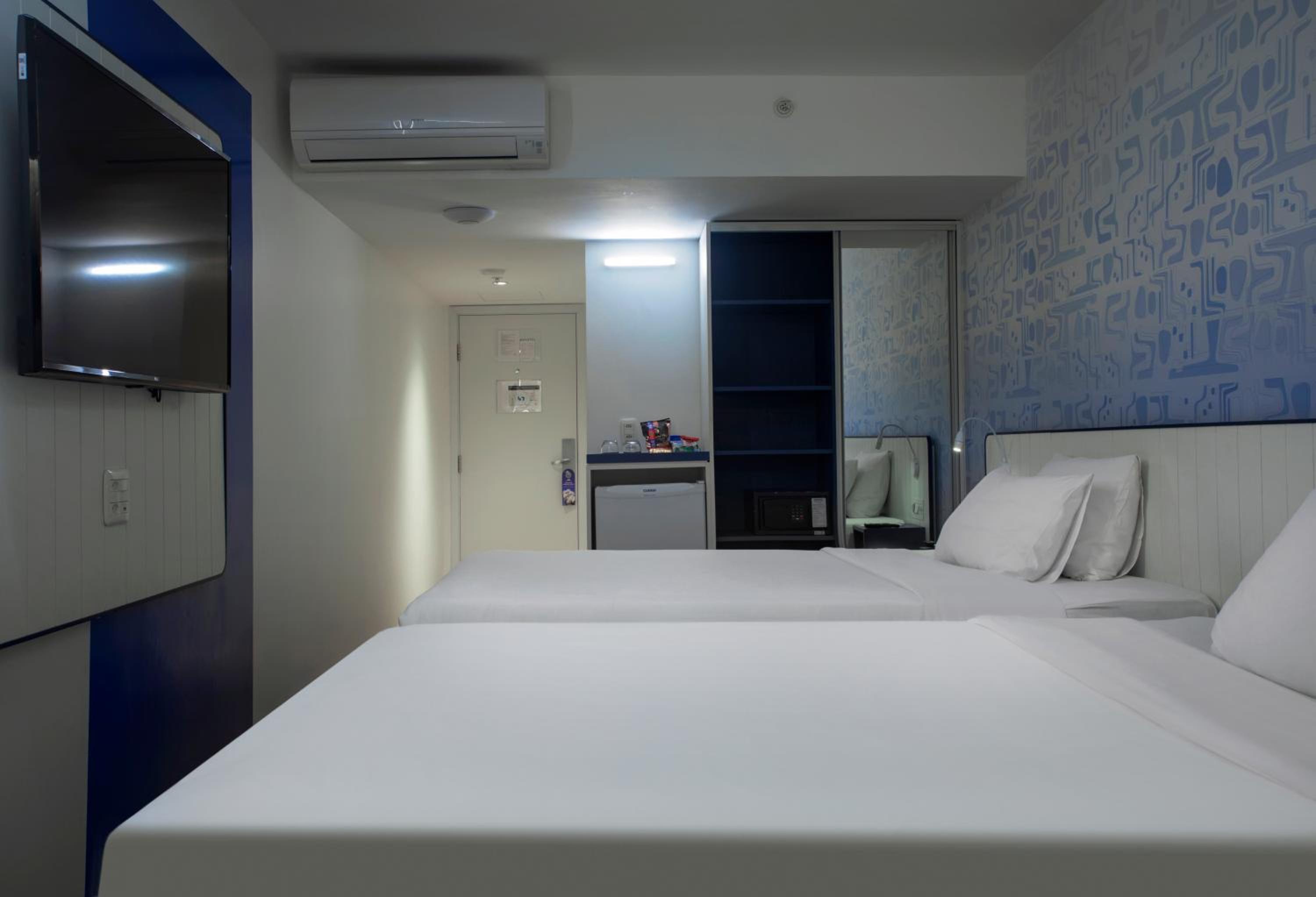 Superior Double Room with Two Double Beds - Photo 7