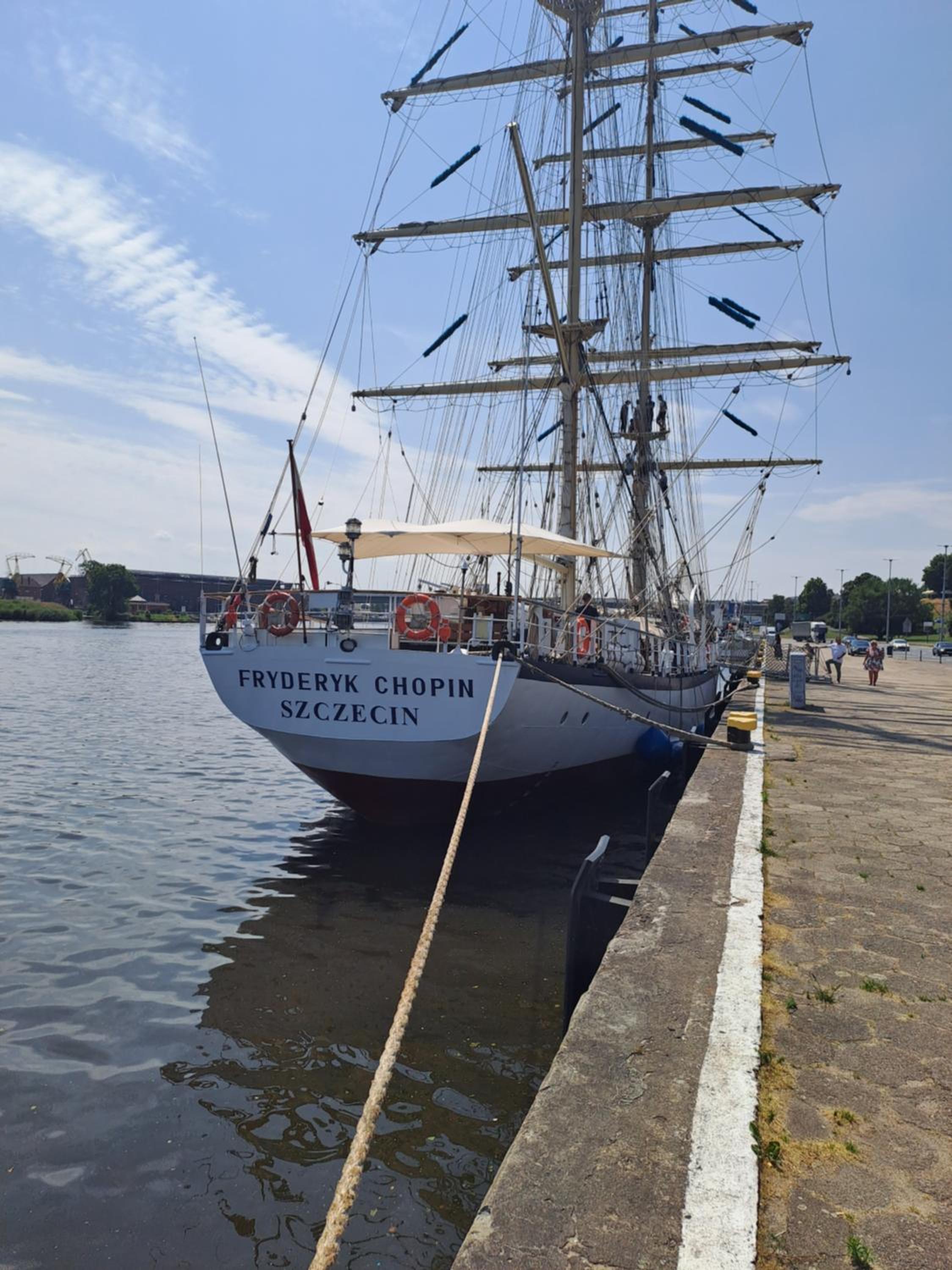 One-Bedroom Apartment - Photo 12