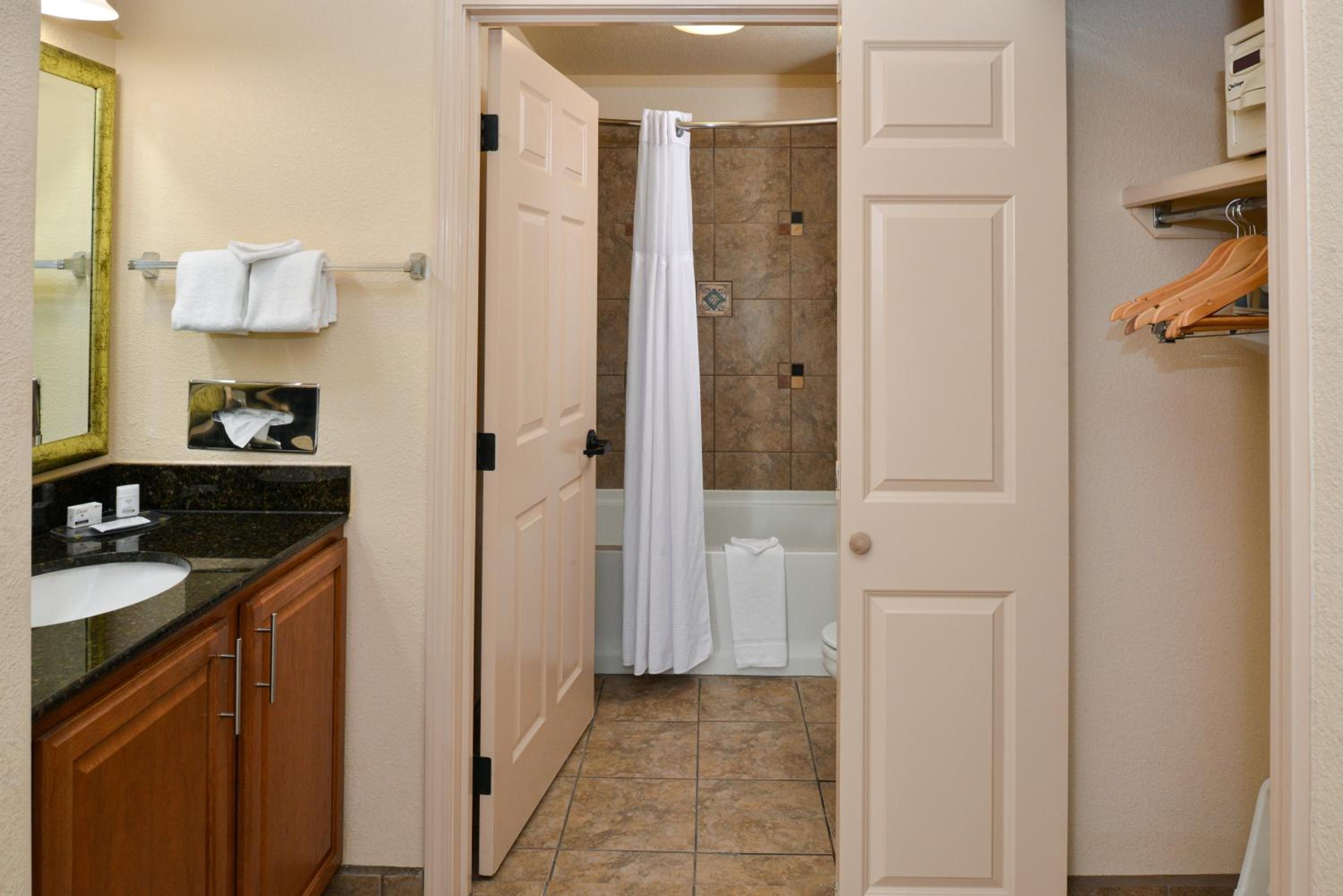 Studio Suite - Photo 3