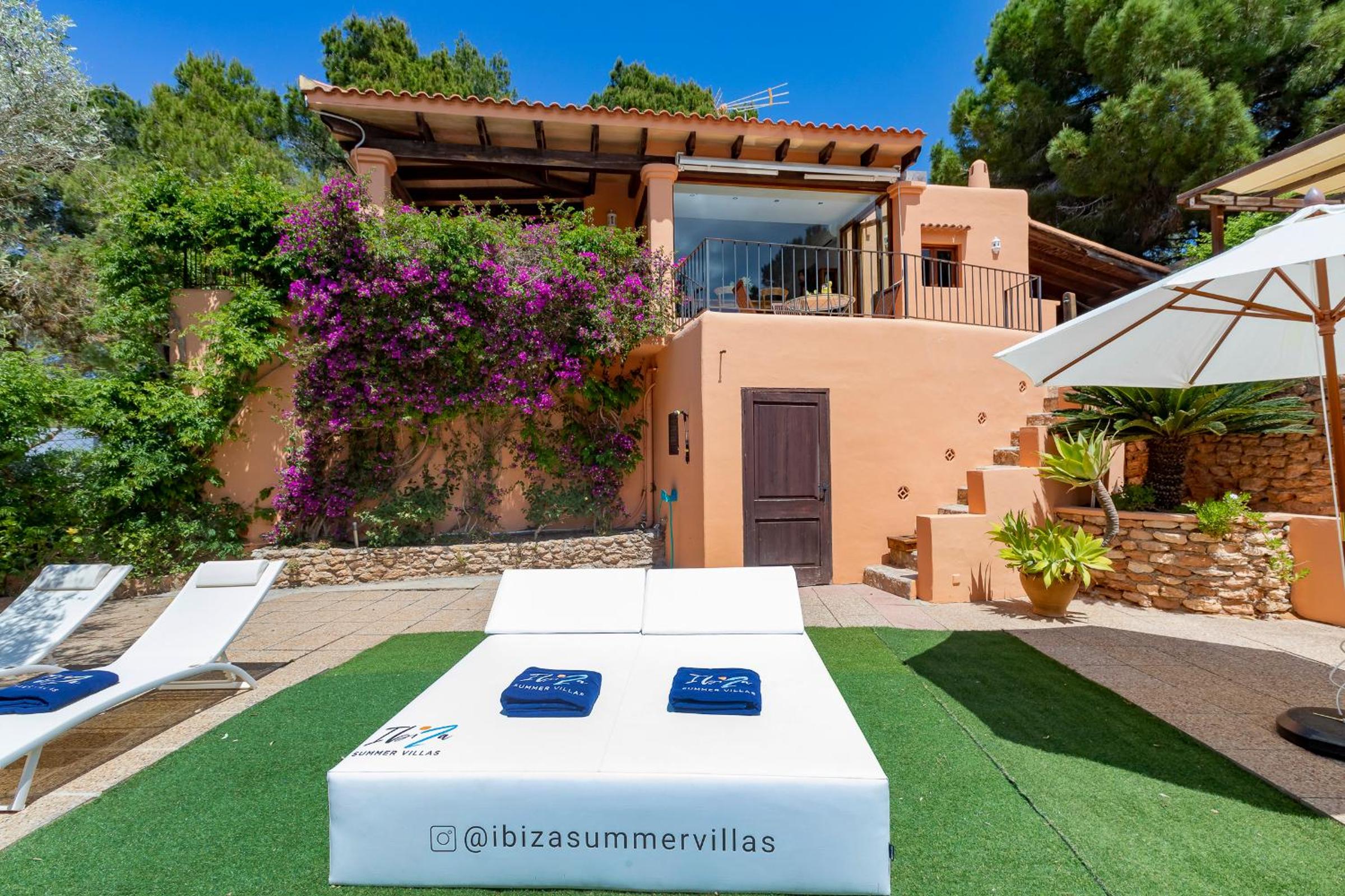 Villa photo 3