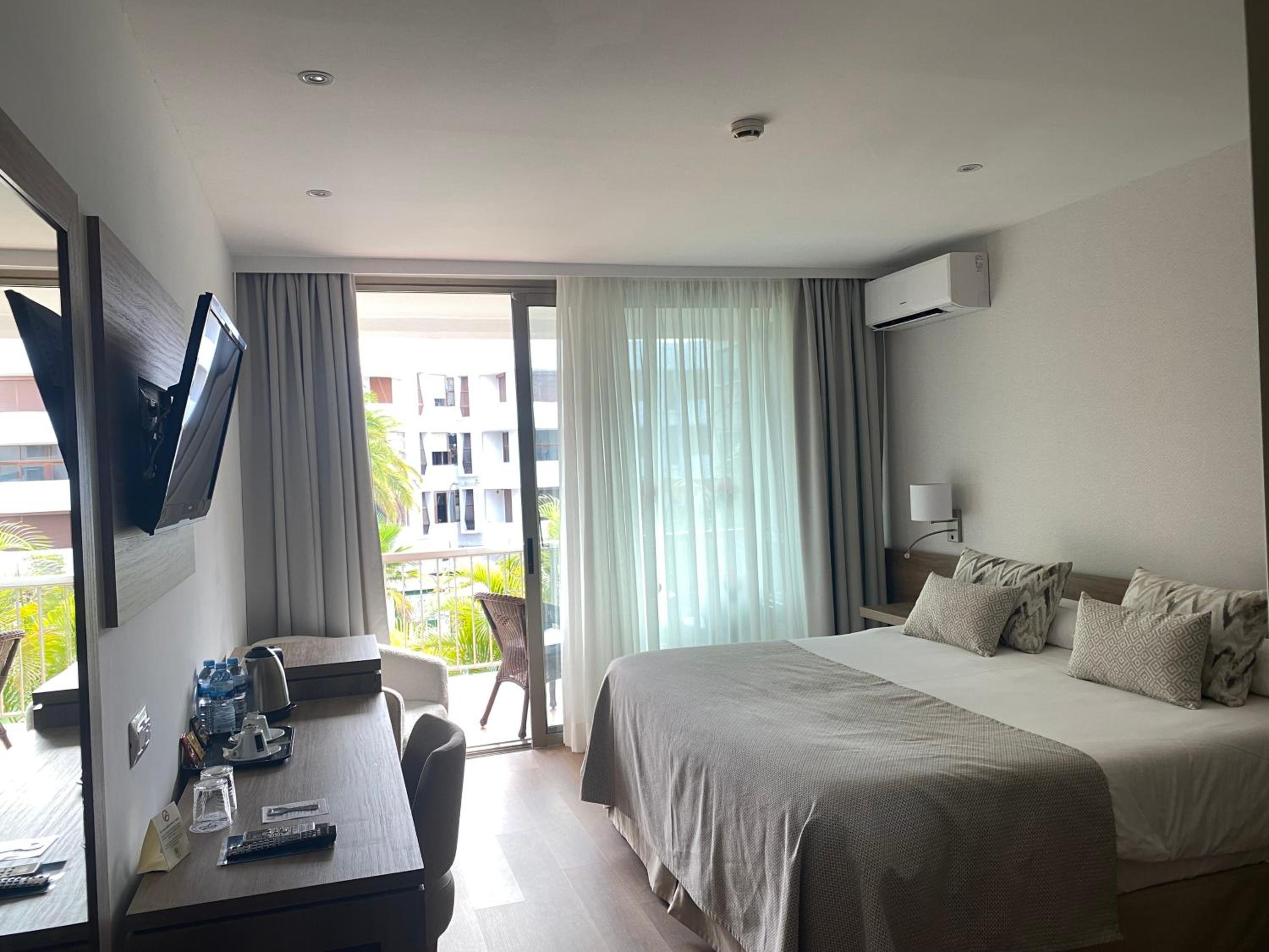 Double Room with Balcony and Pool View thumbnail 6