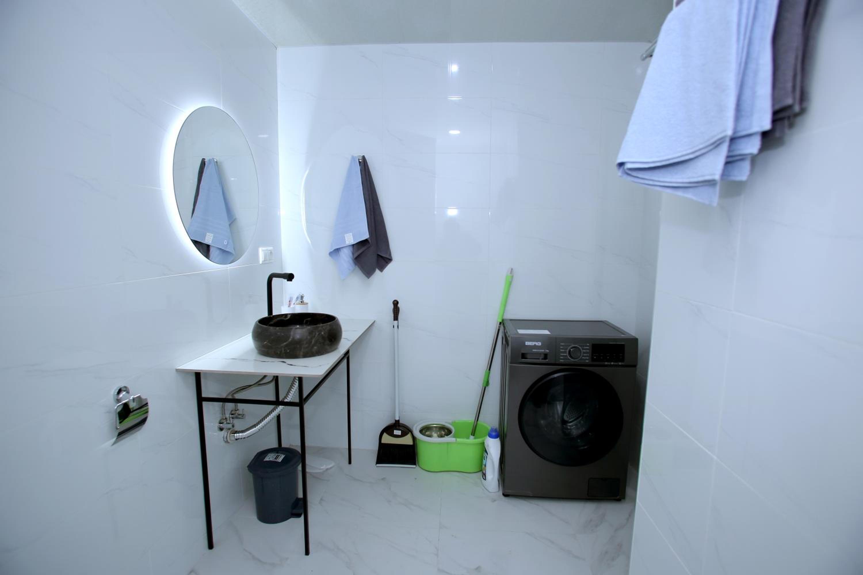 One-Bedroom Apartment photo 2
