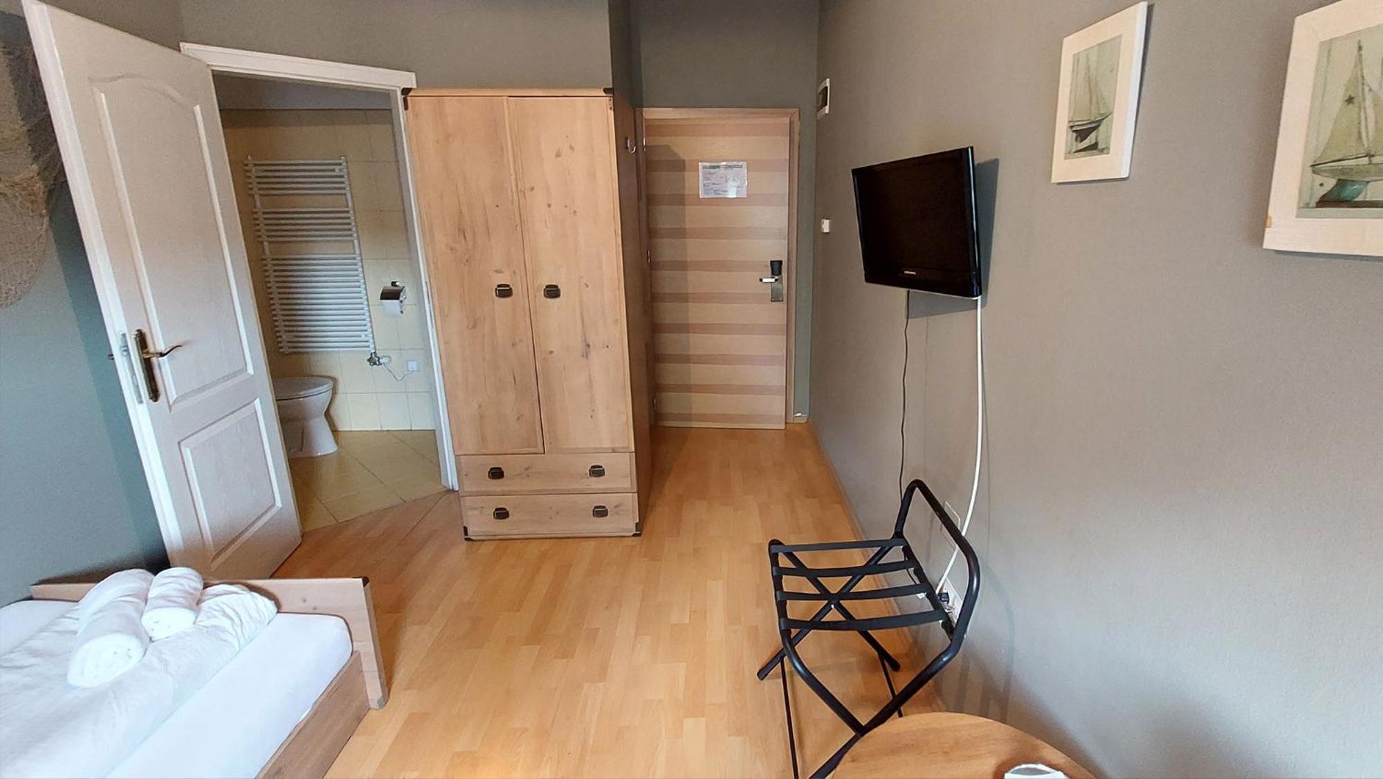 Single Room photo 2