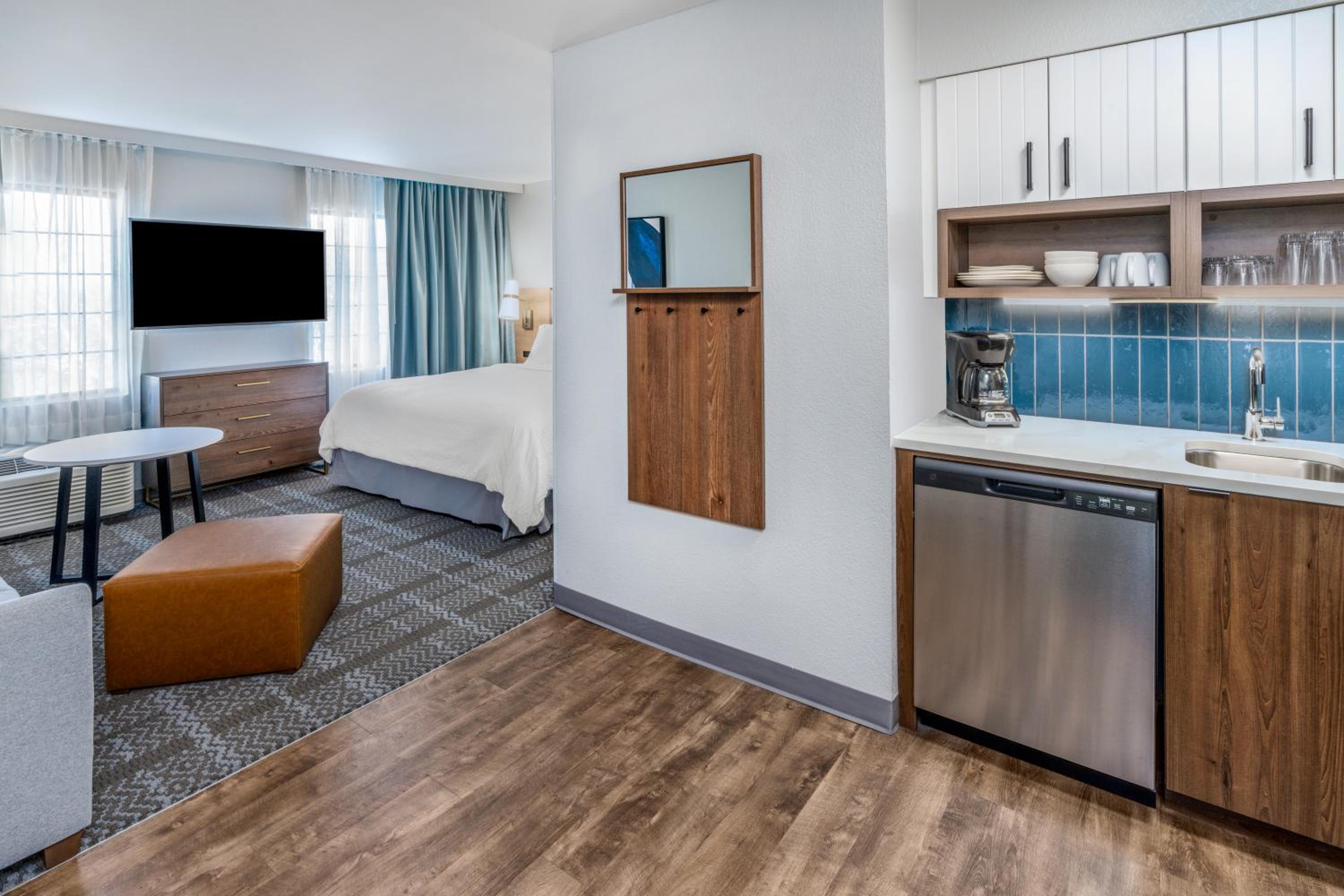King Studio Suite - Photo 5