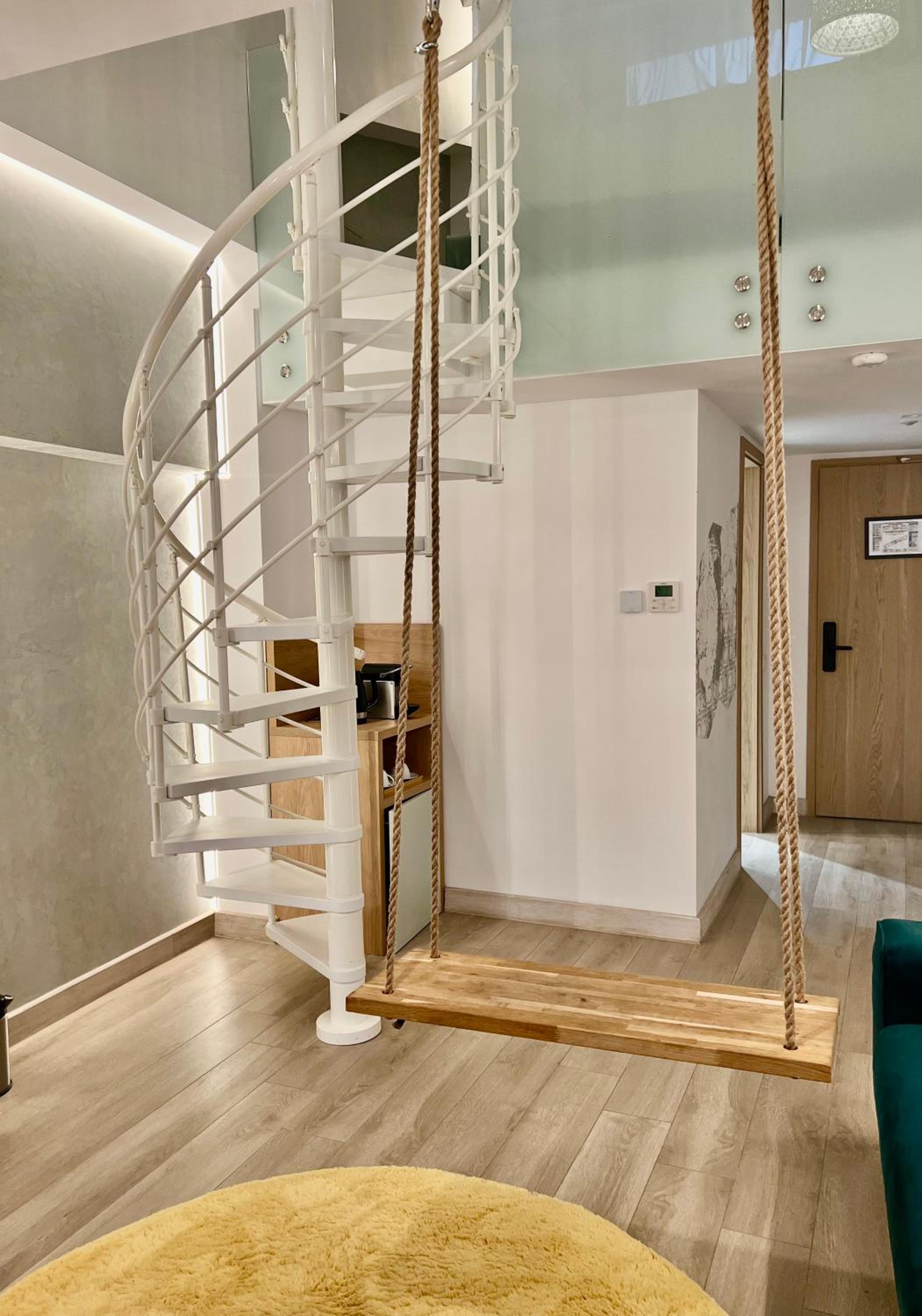 Deluxe Double Room with Extra Bed - Photo 8
