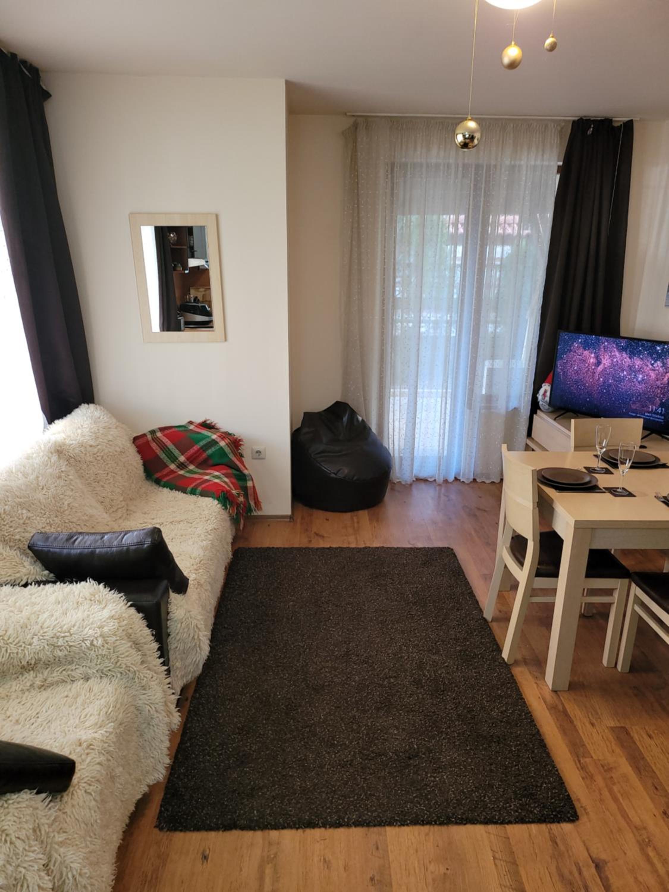 One-Bedroom Apartment photo 1