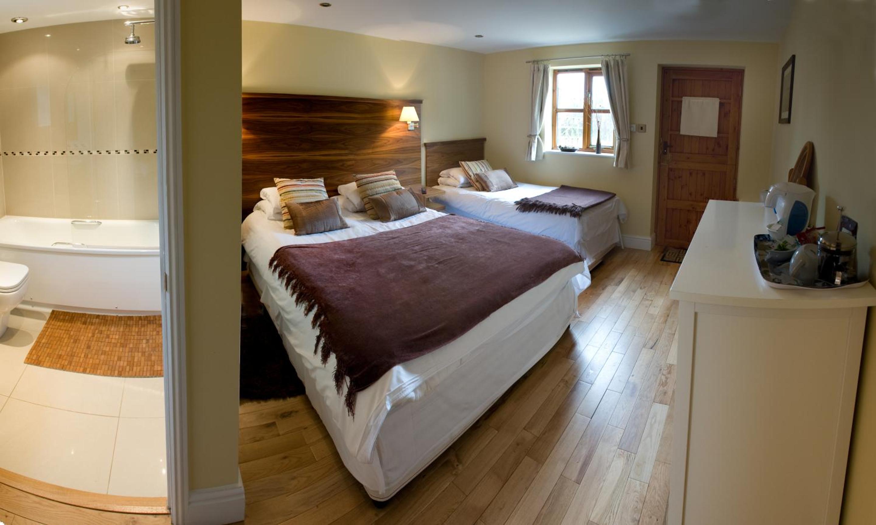 Triple Room with Bath