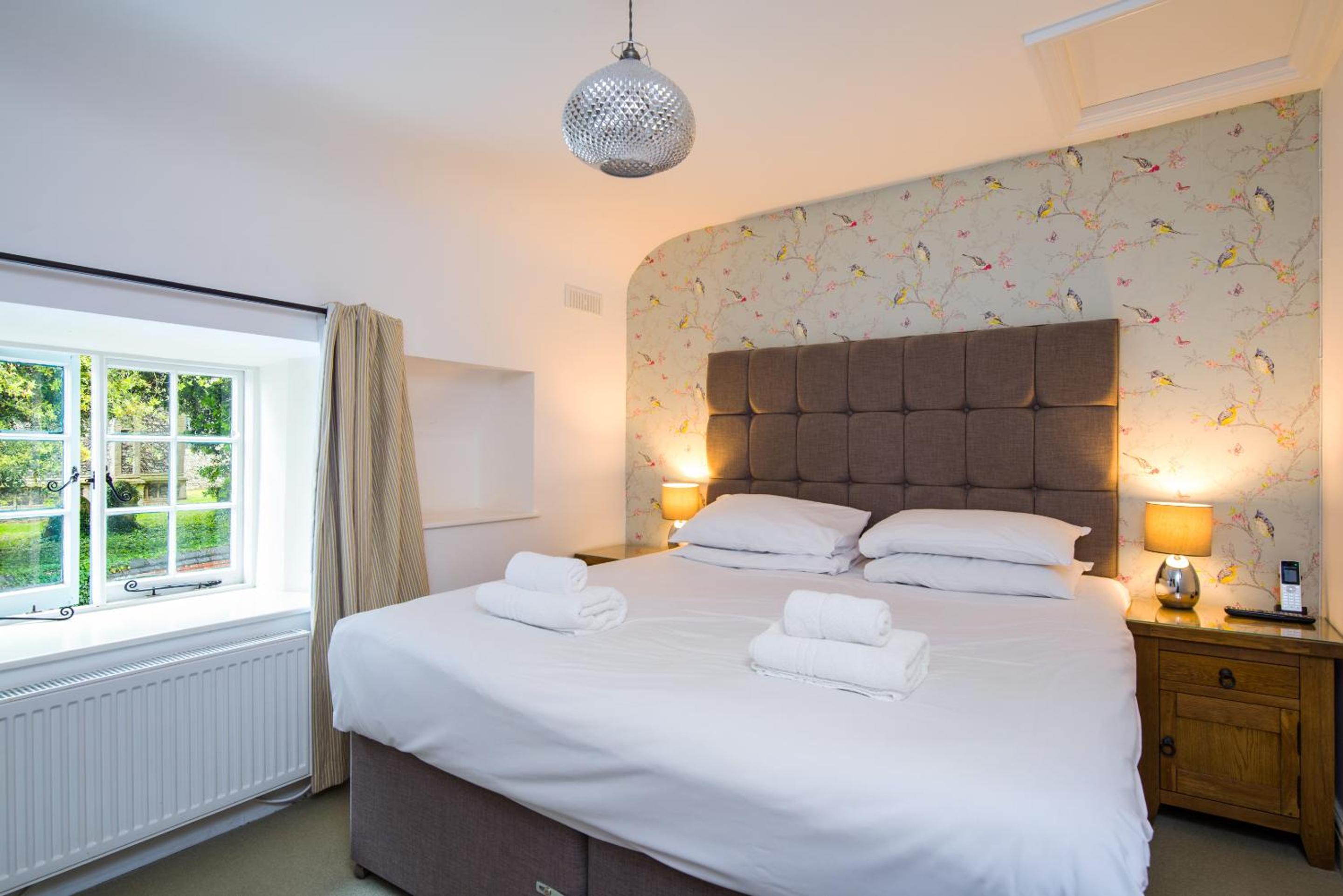Double or Twin Room (Pets Not Allowed)