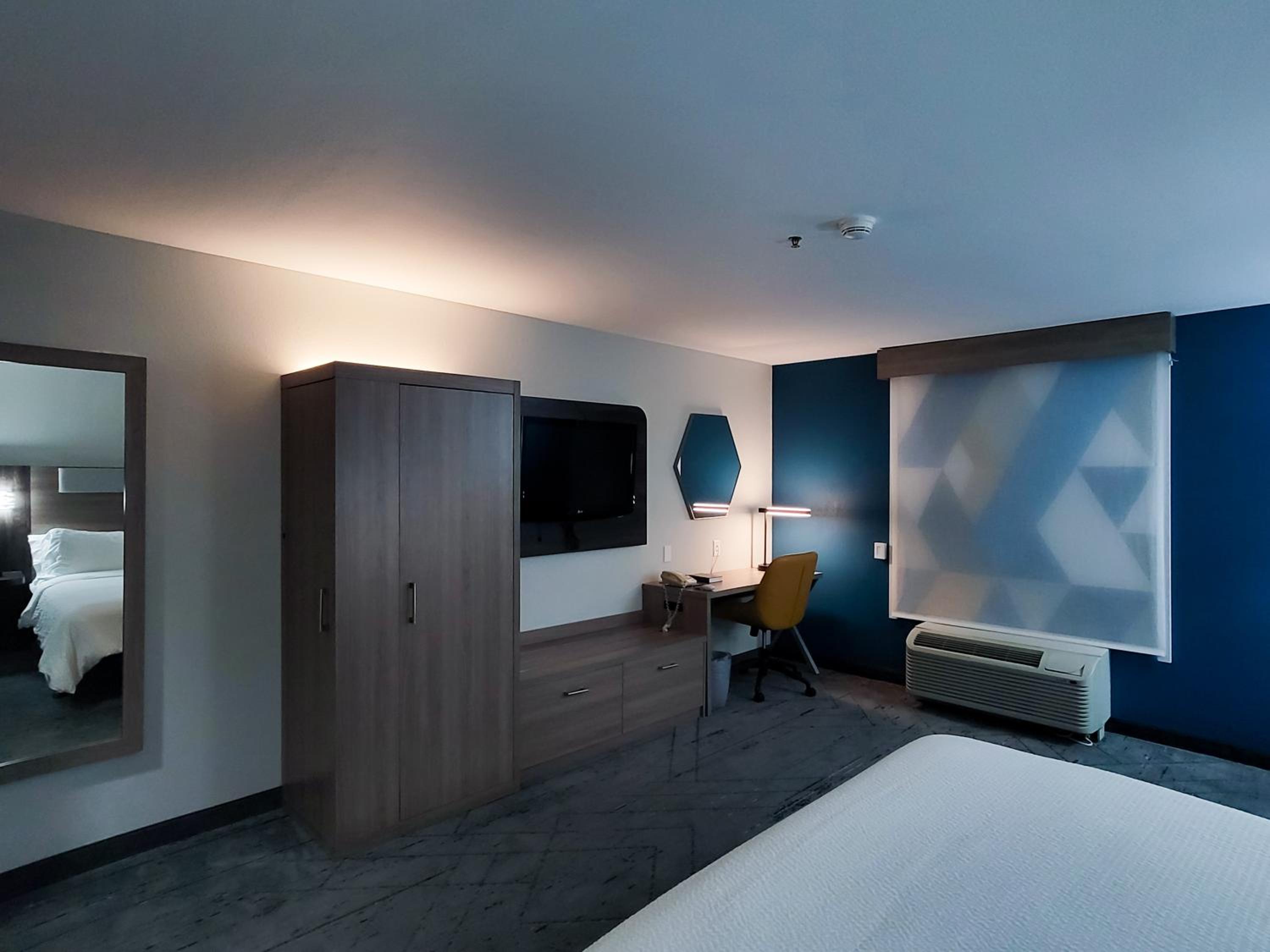 Standard King Room - Photo 3