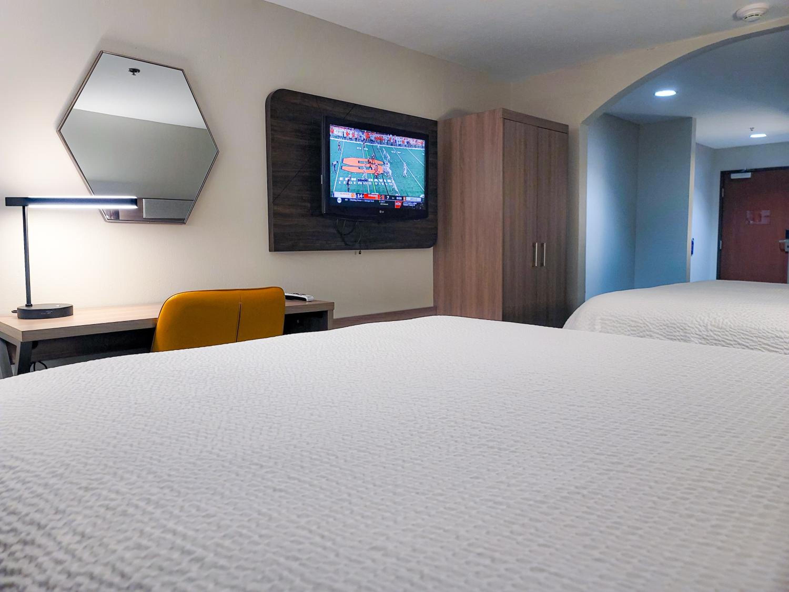 Standard Room with Two Queen Beds - Photo 1