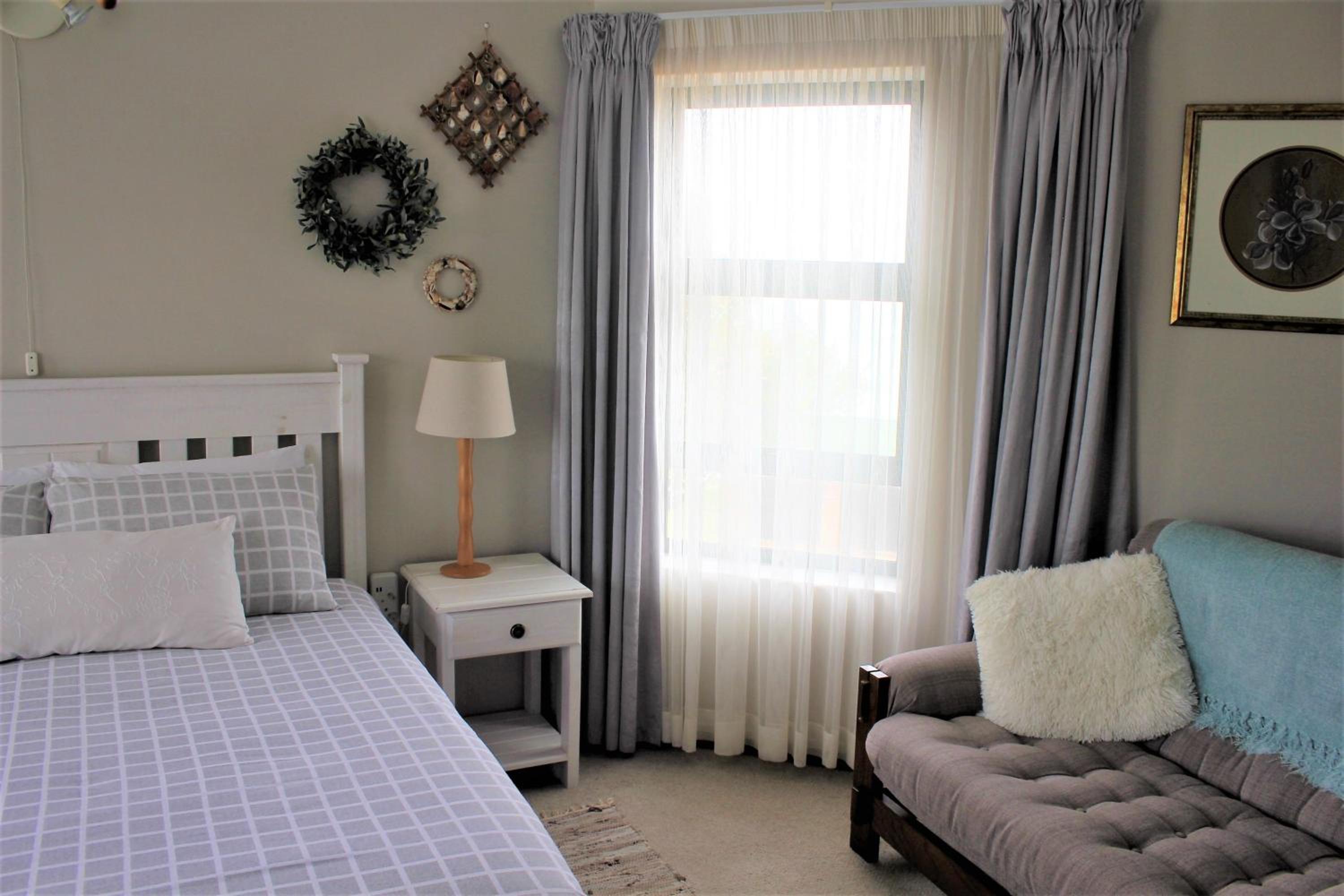 Queen Room with Sea View - Photo 12