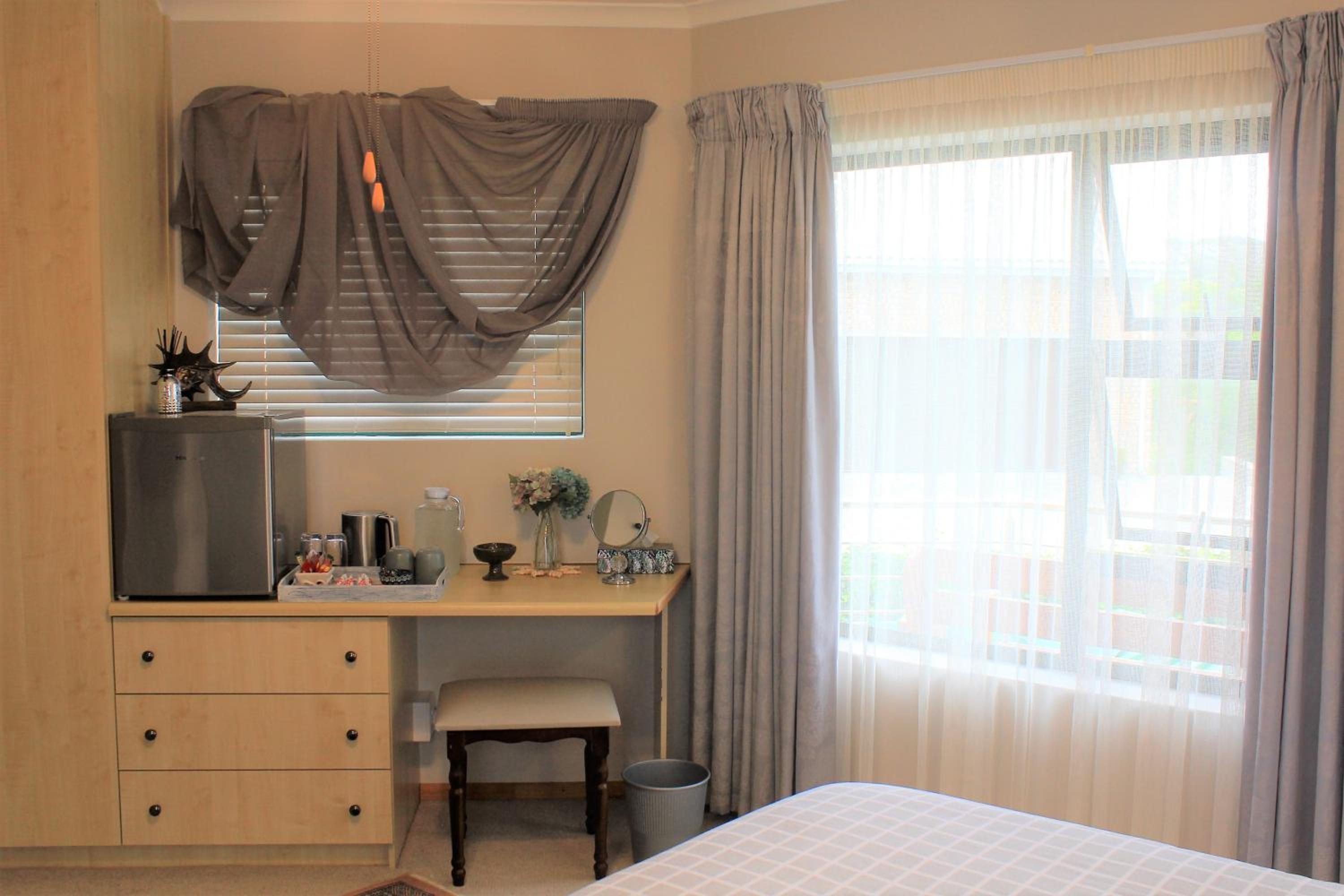 Queen Room with Sea View - Photo 10