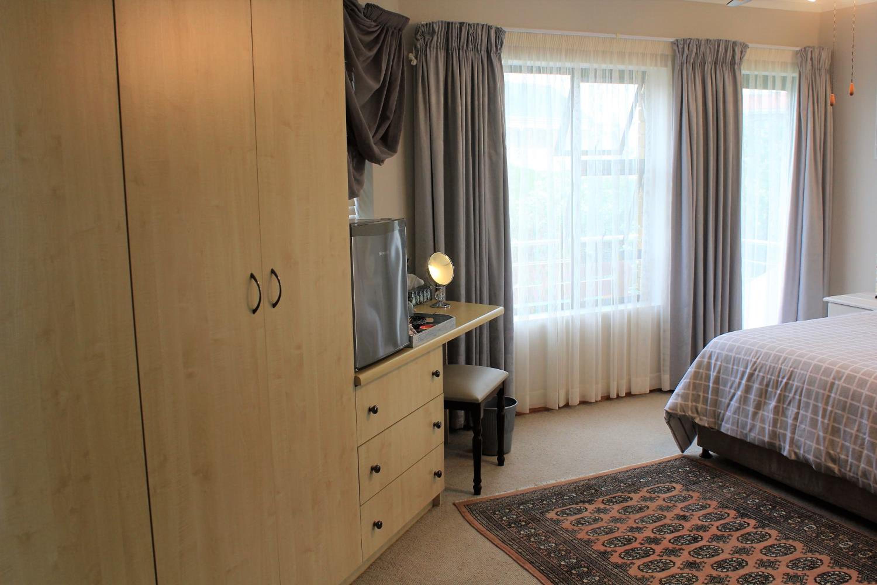 Queen Room with Sea View - Photo 6