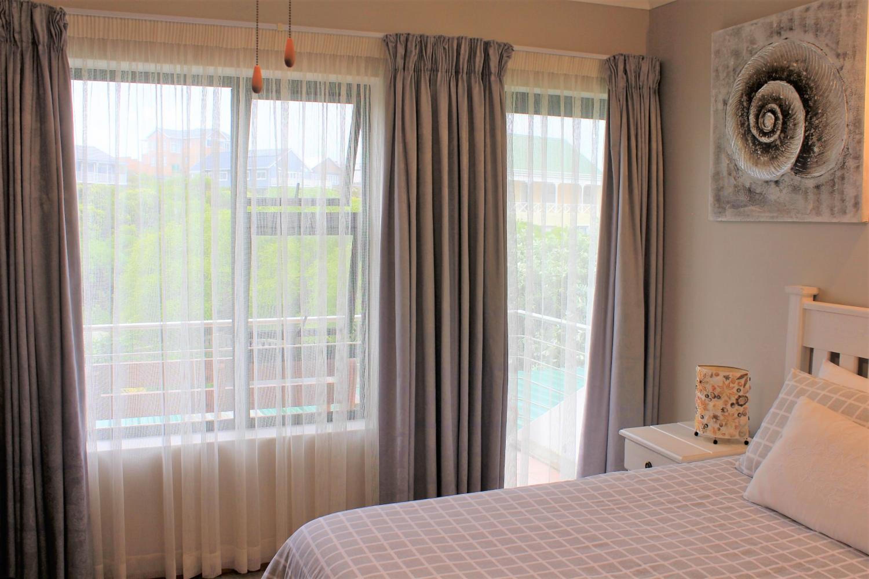 Queen Room with Sea View - Photo 9