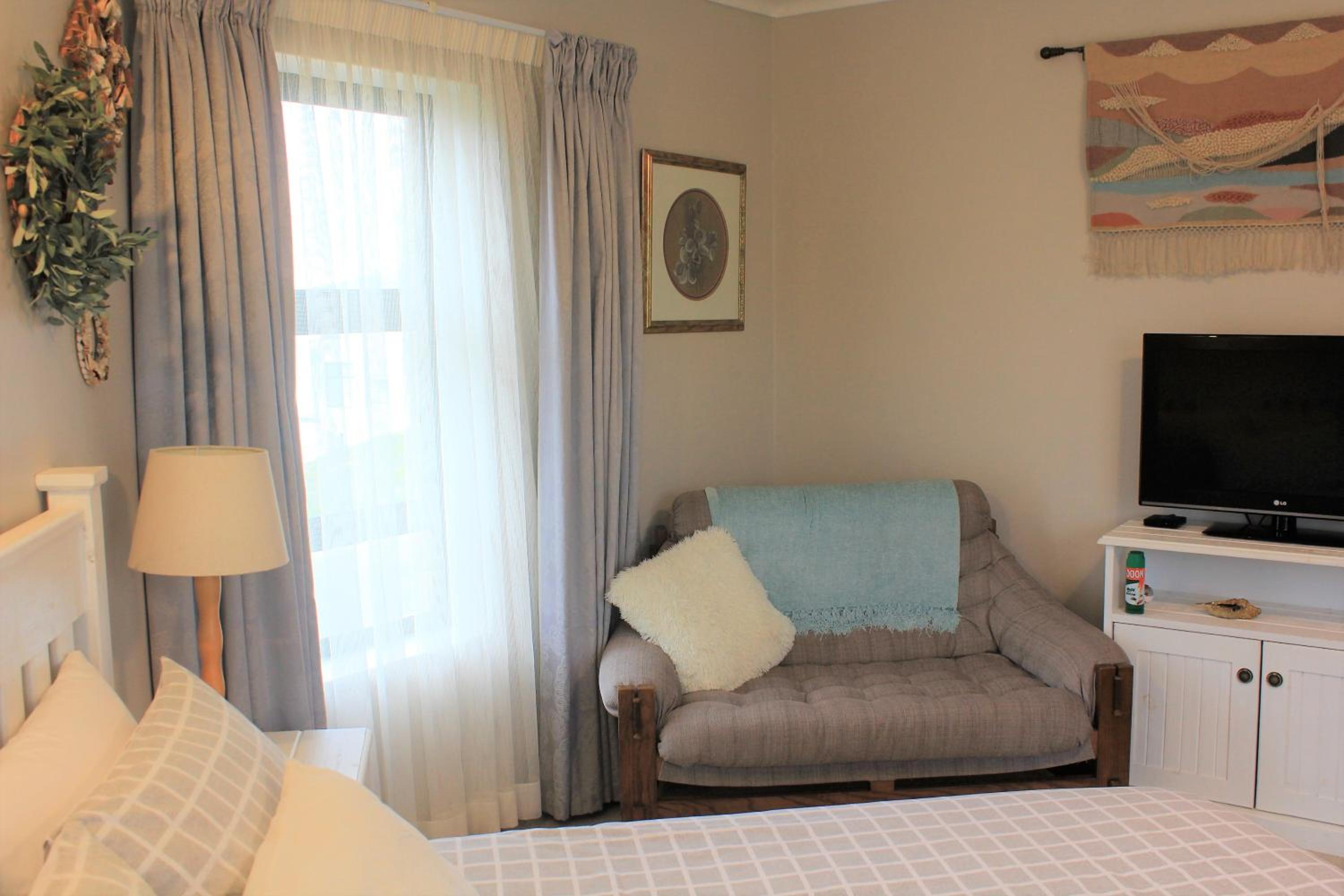 Queen Room with Sea View - Photo 5
