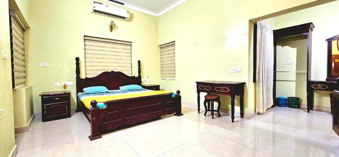 Queen Room with Balcony photo 1