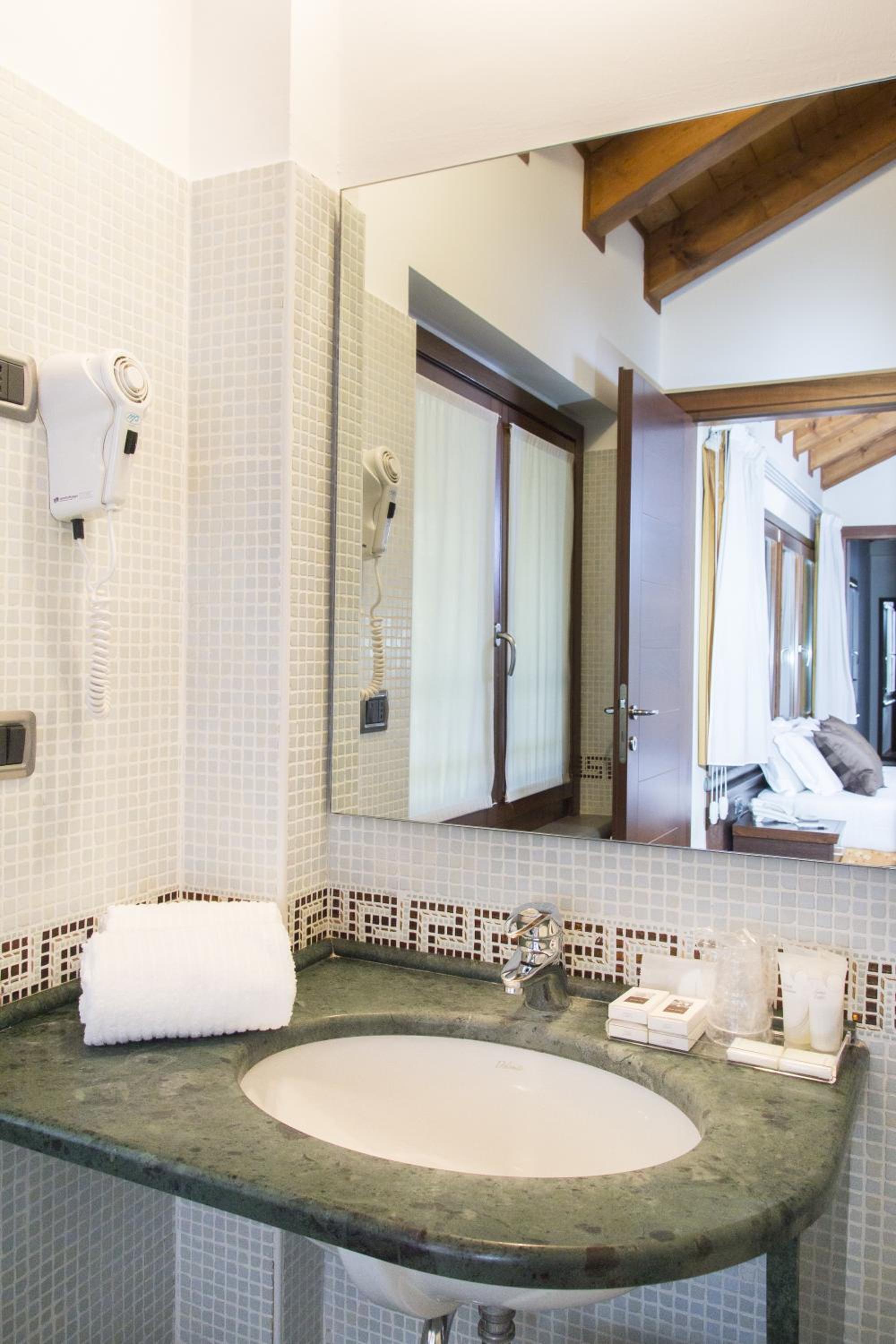  Double Room - Photo 10