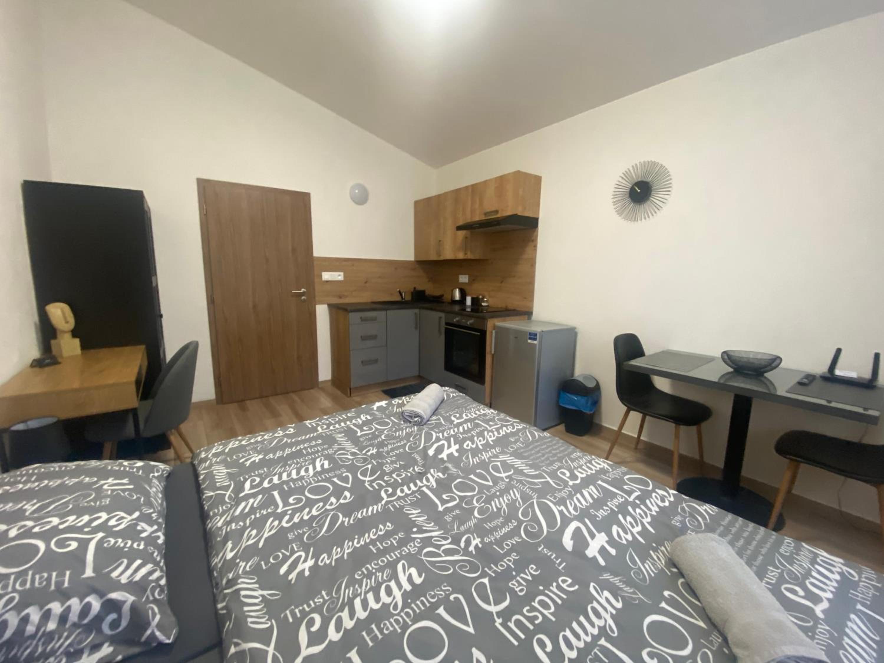 One-Bedroom Apartment photo 1