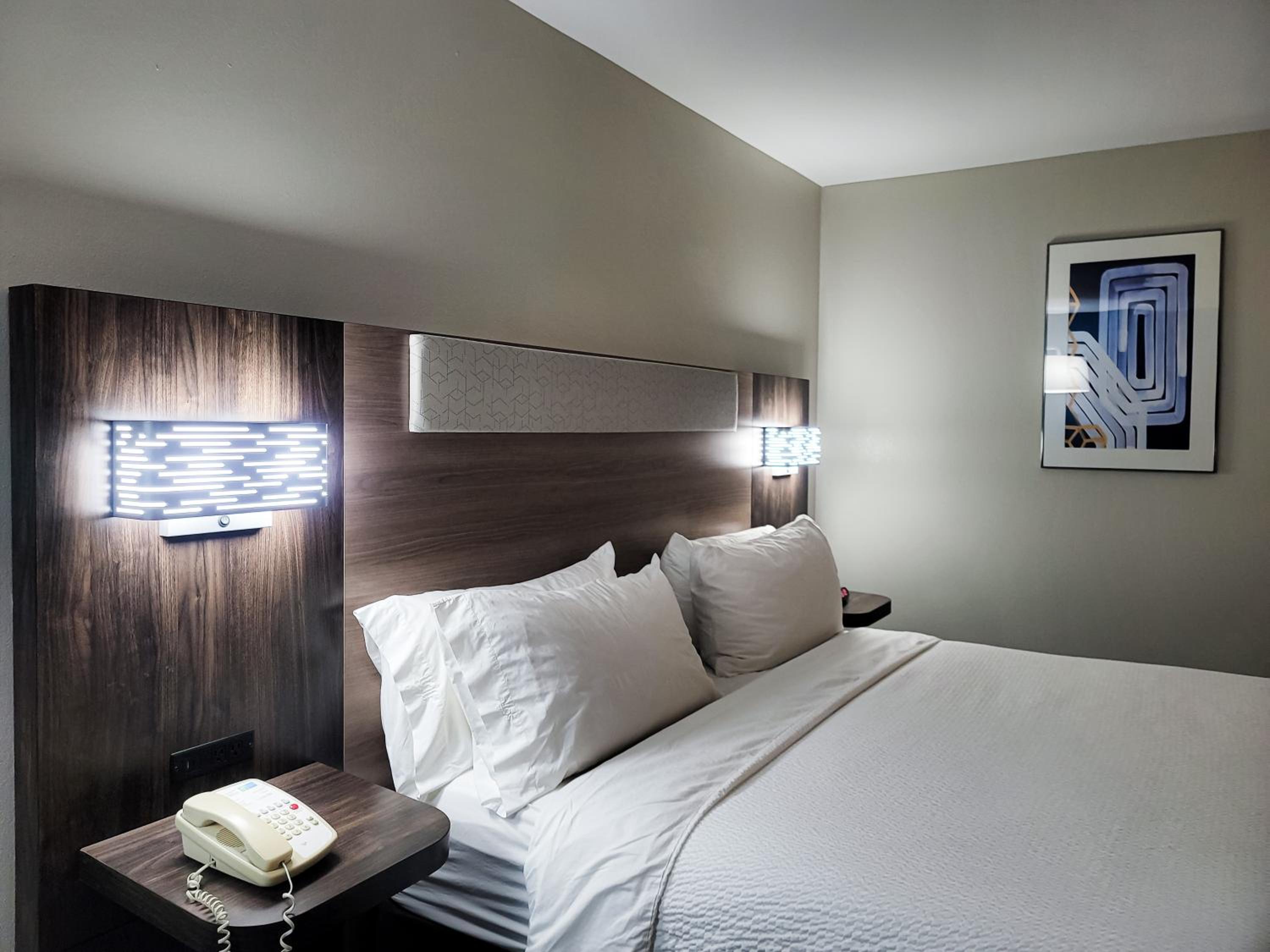 Standard King Room - Accessible - Photo 2