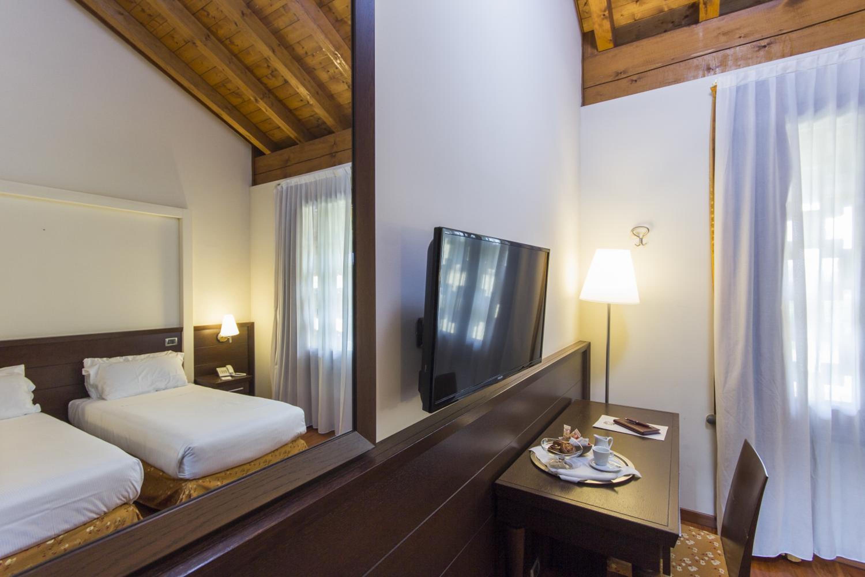 Twin Room - Photo 2