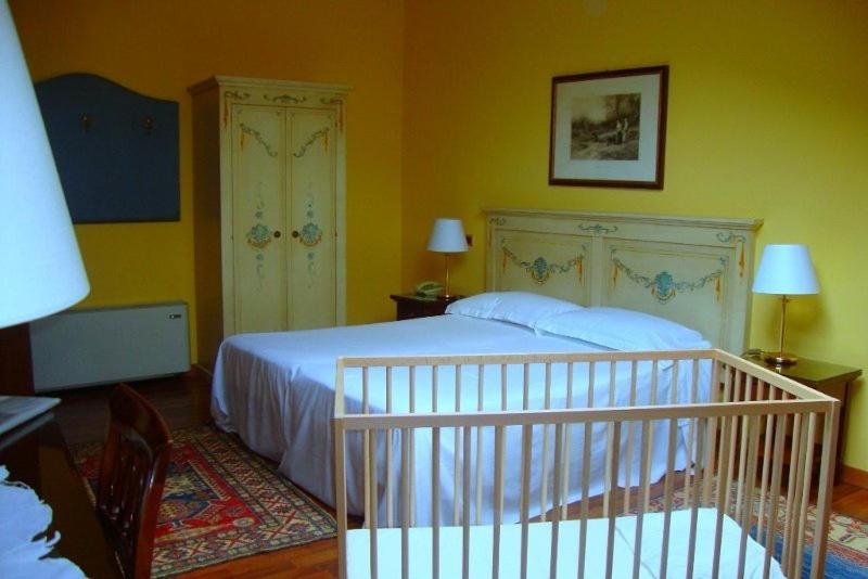 Family Room - Photo 2