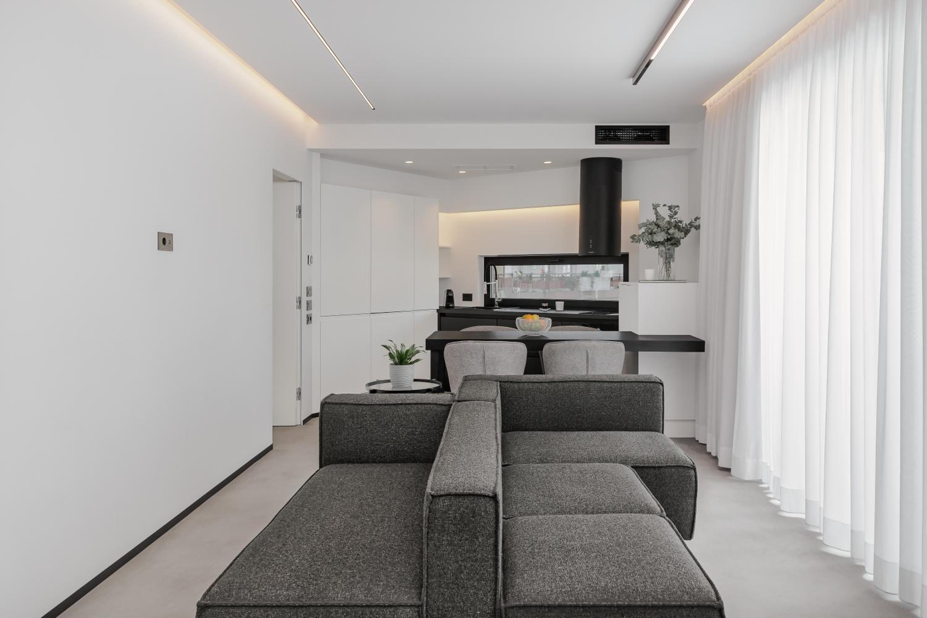 Penthouse Maisonette with Panoramic Mountain & Partial Lake View