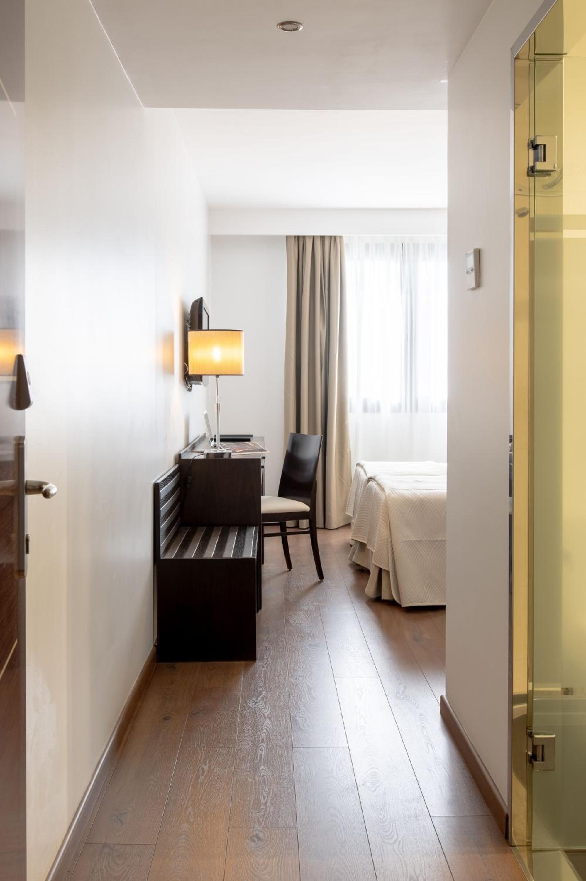 Double or Twin Room - Photo 3