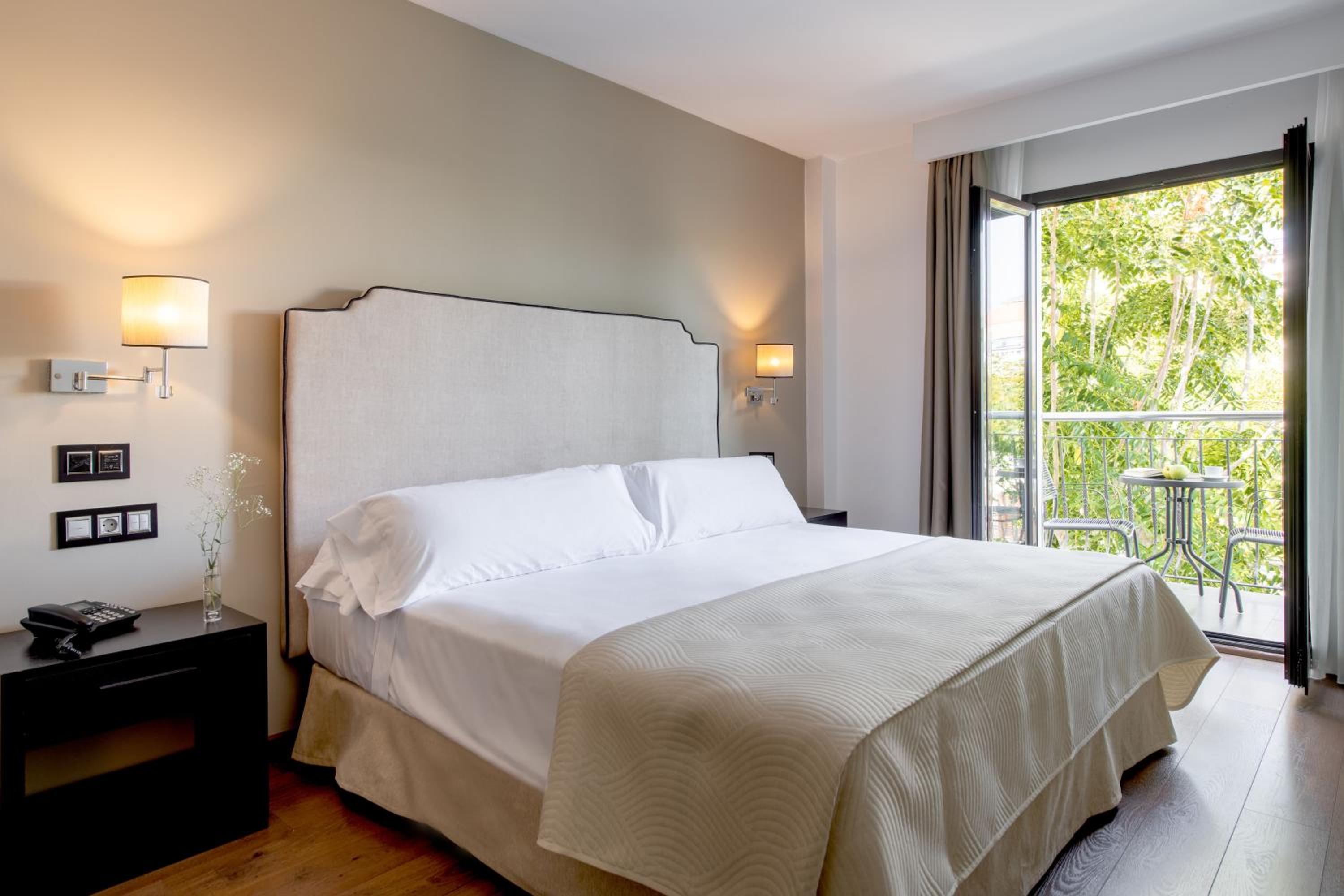 Double or Twin Room with Terrace - Photo 1