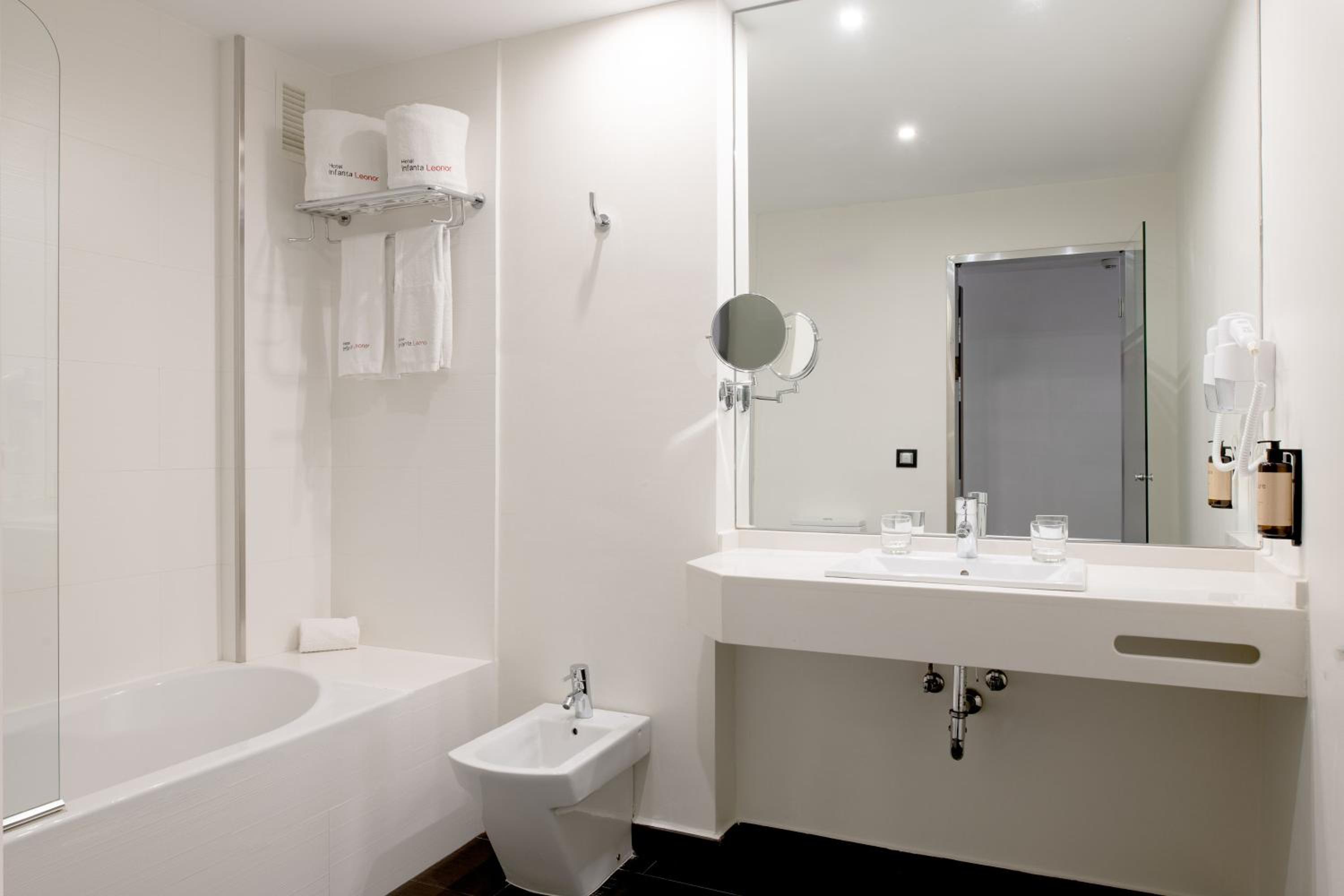 Double or Twin Room with Terrace - Photo 2
