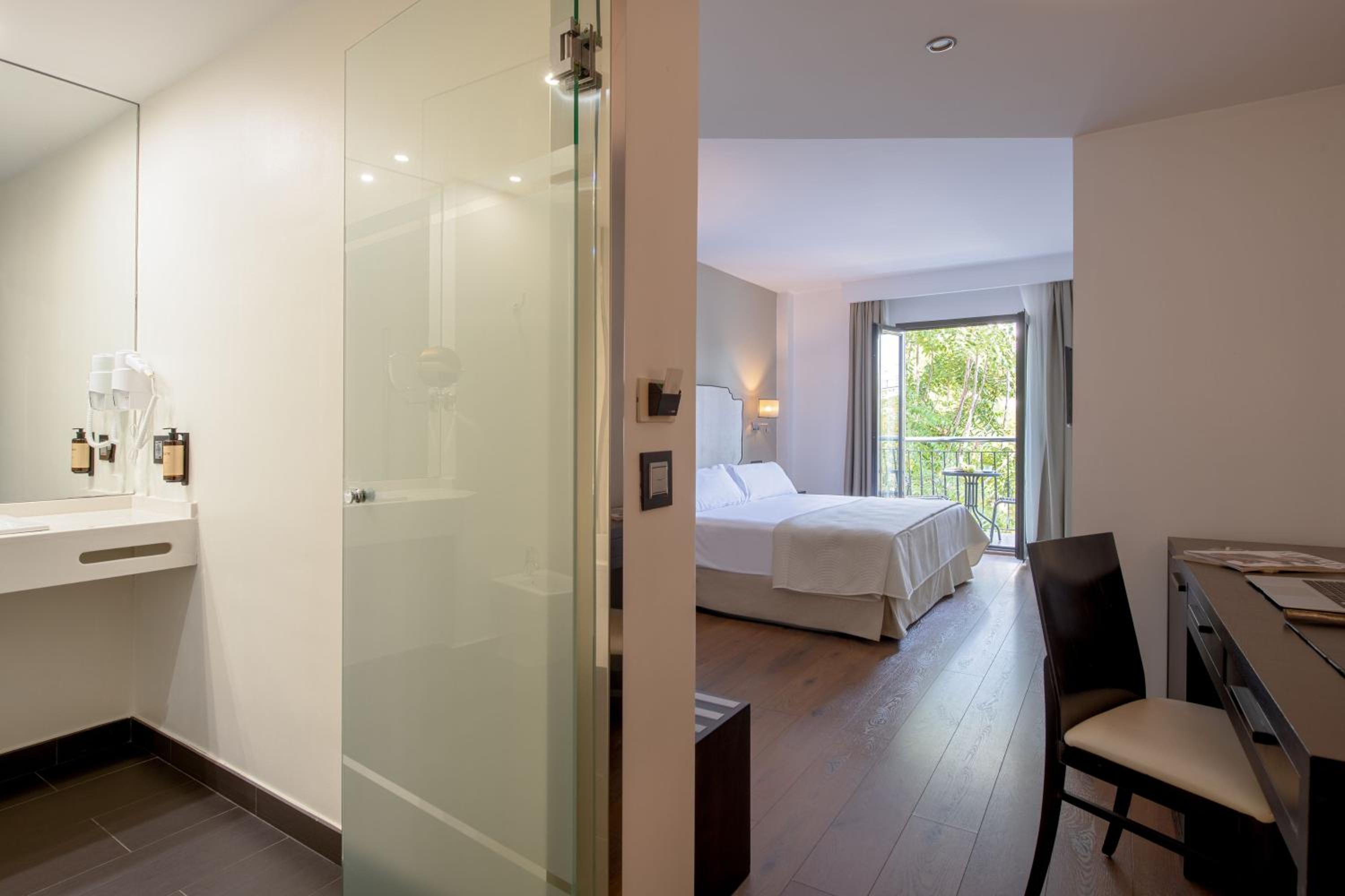 Double or Twin Room with Terrace - Photo 4