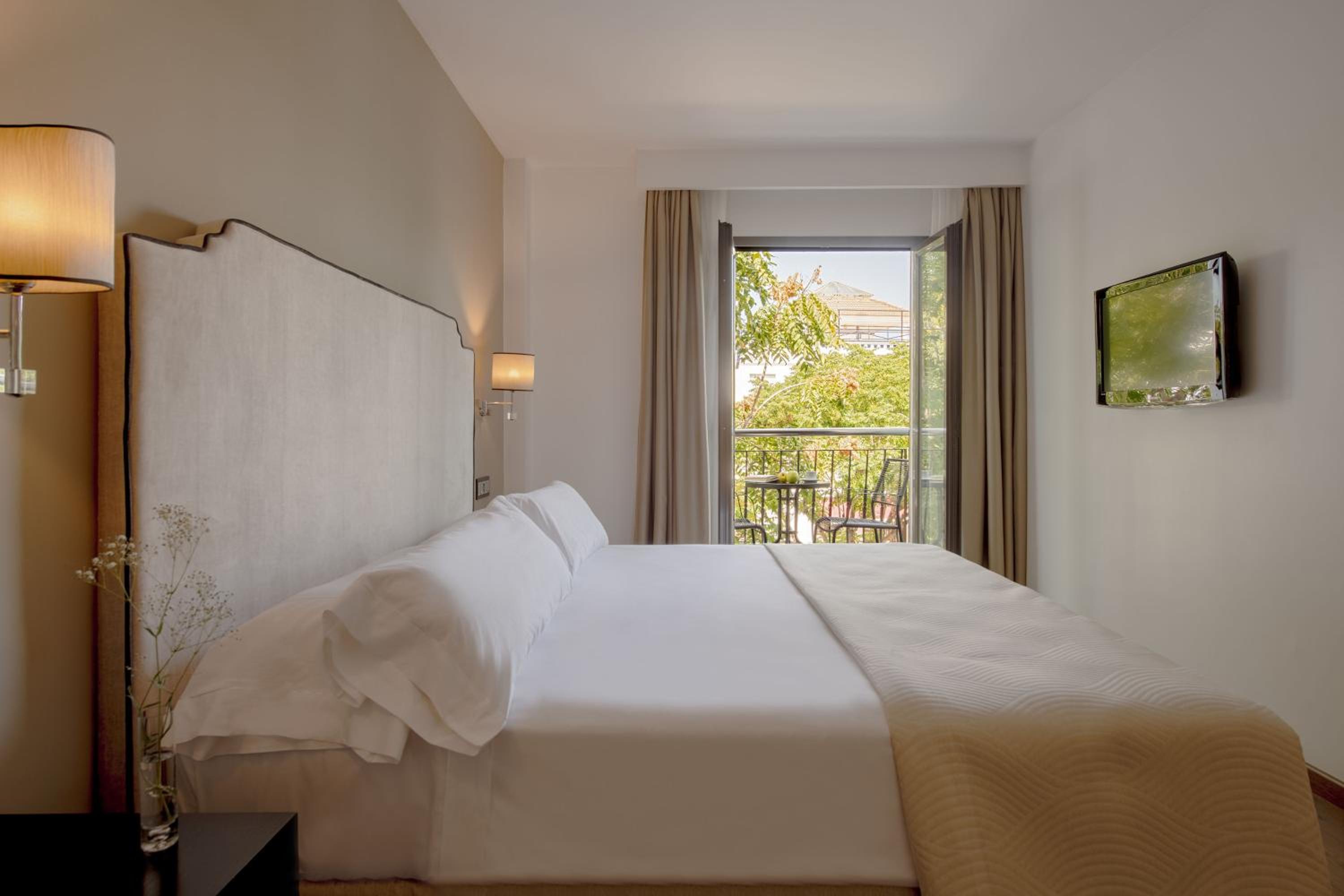 Double or Twin Room with Terrace - Photo 3