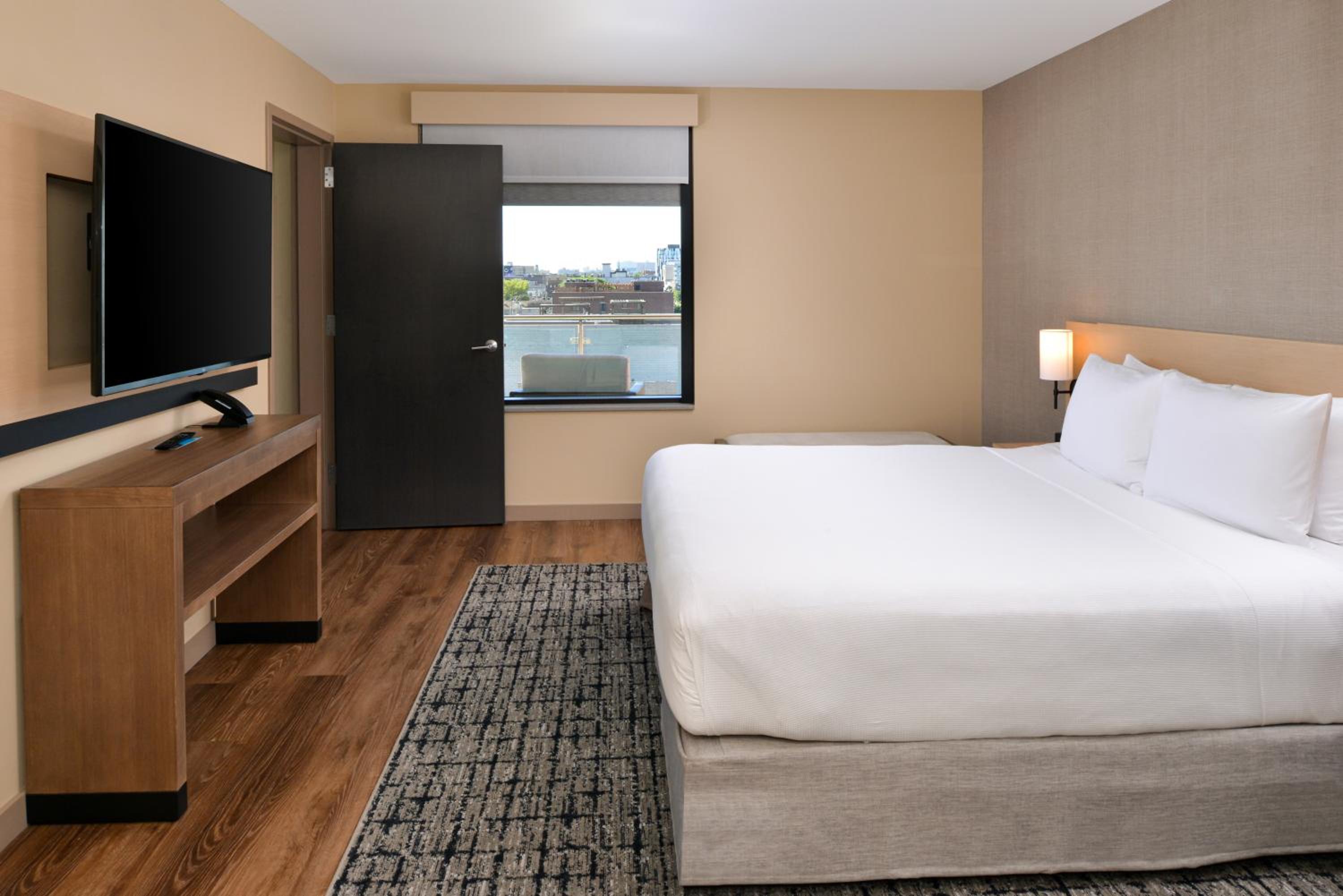 One-Bedroom King Suite With Sofa Bed - Photo 4