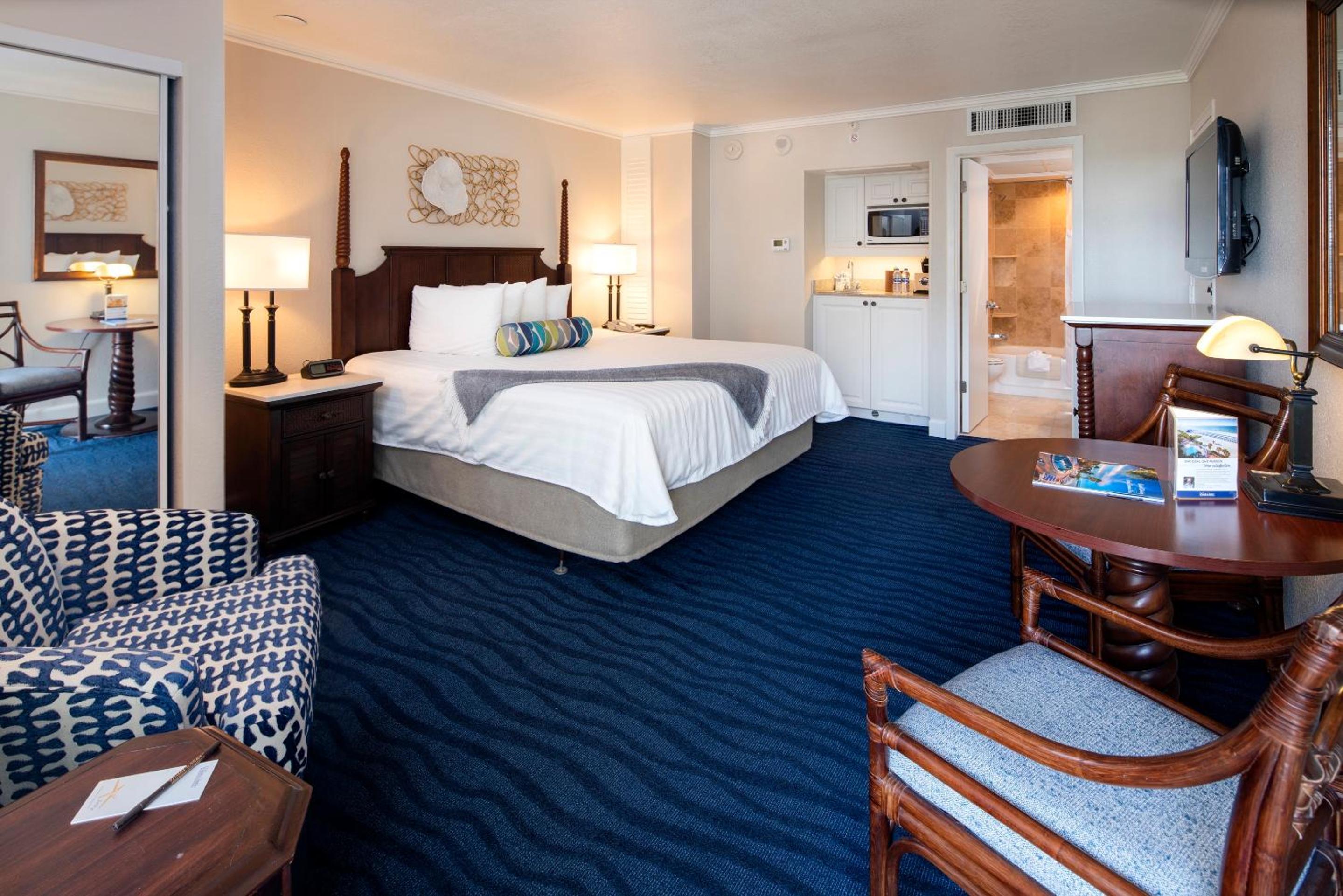 Deluxe King Room - Photo 3