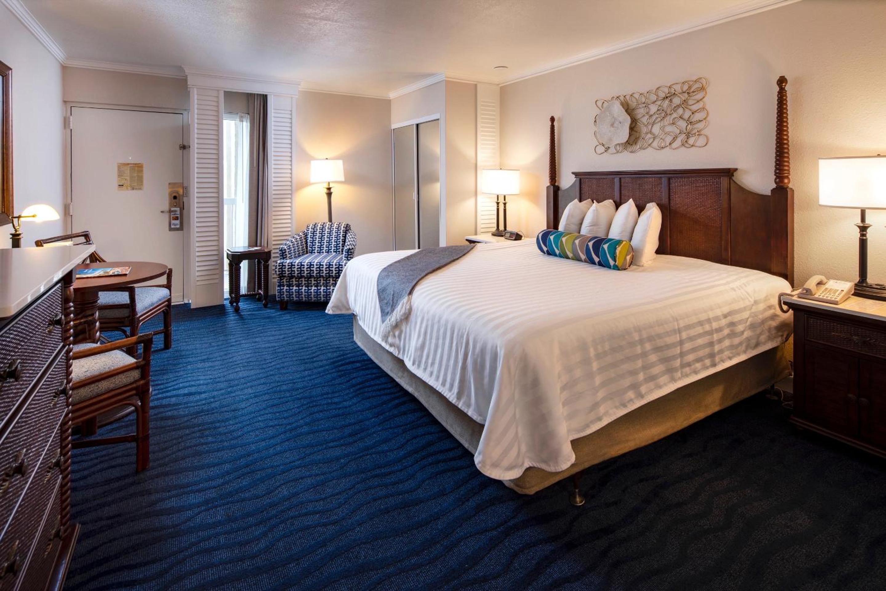 Deluxe King Room - Photo 4