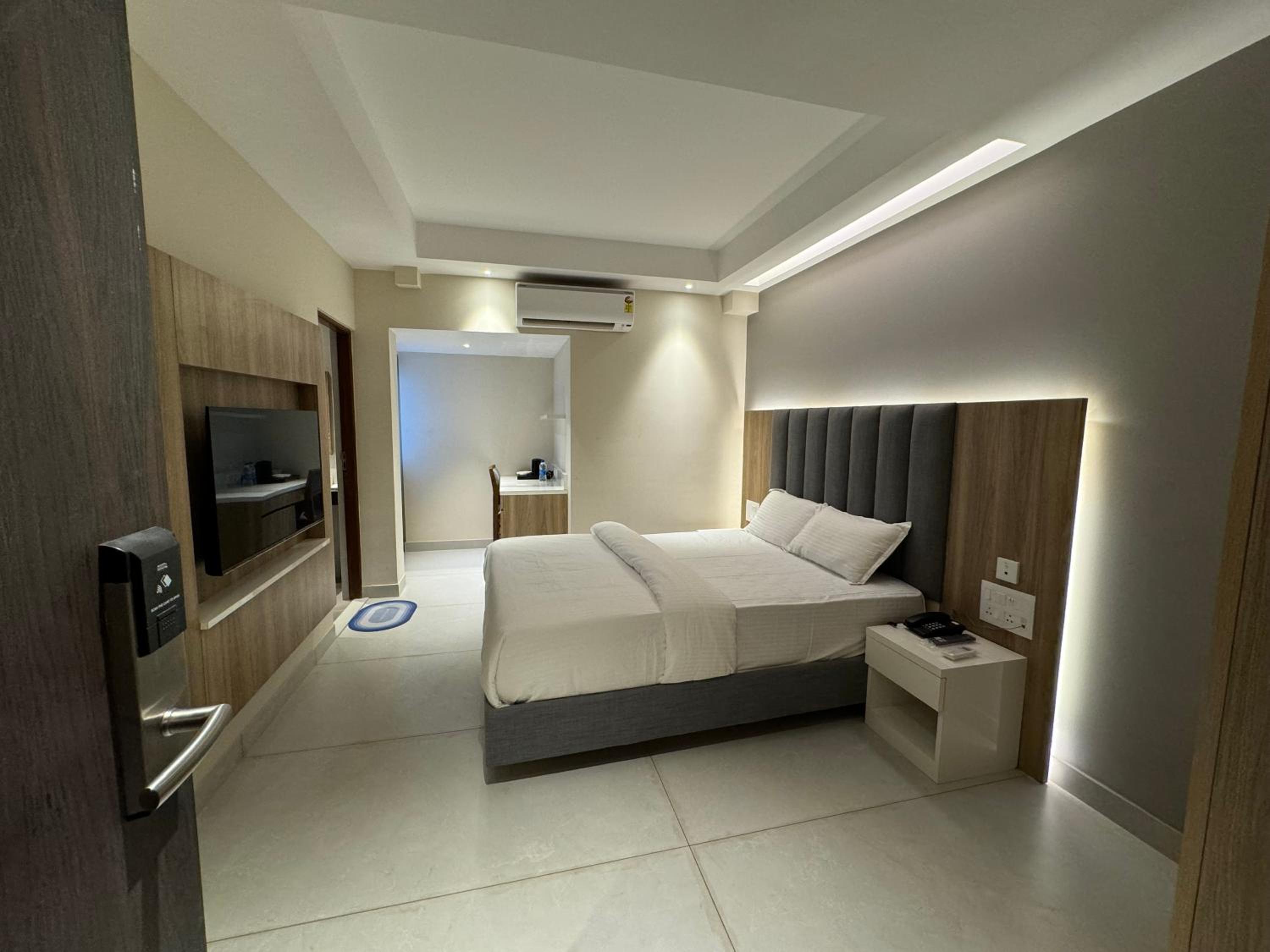 Standard Queen Room