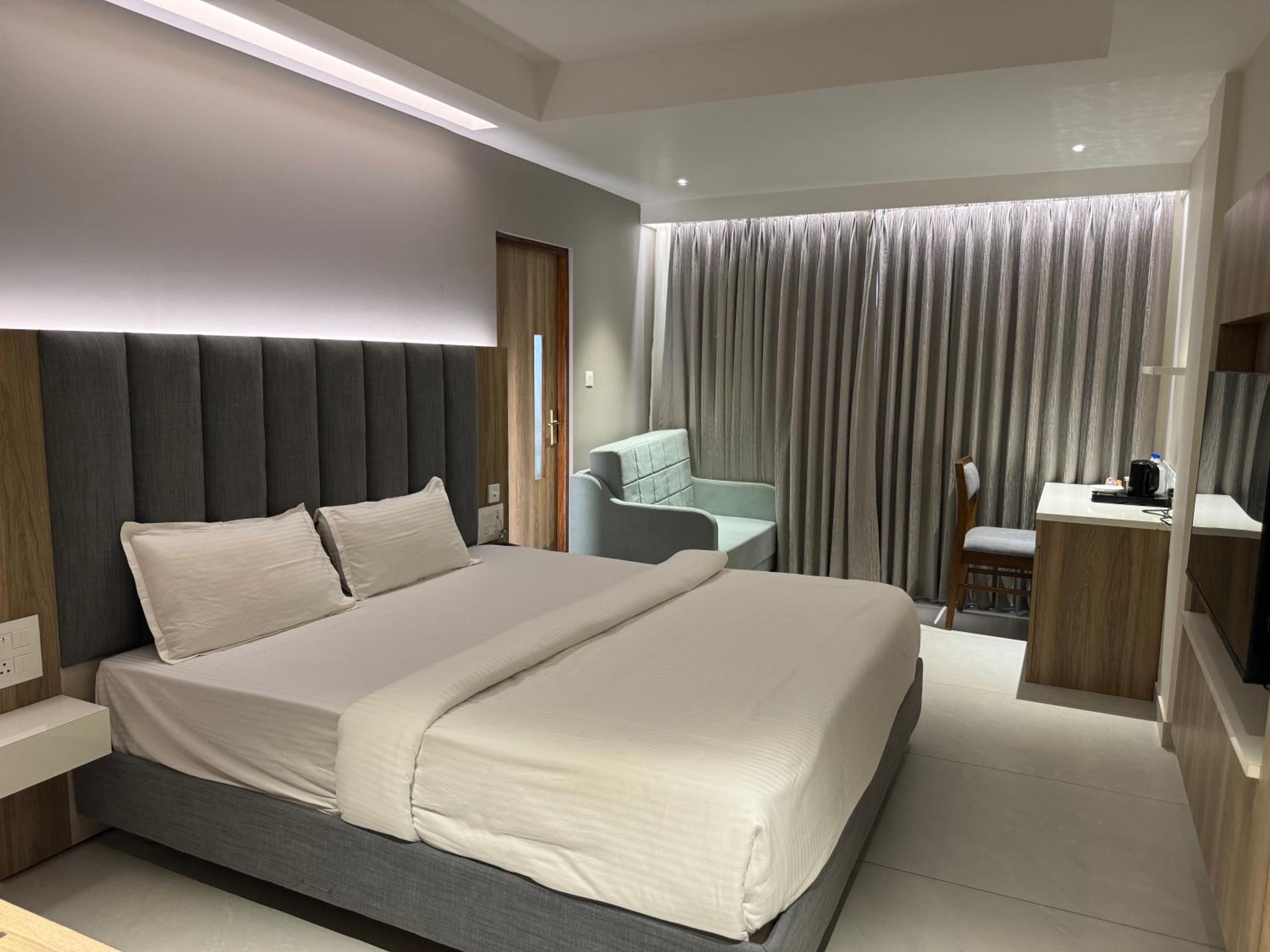 Deluxe Room - Photo 14