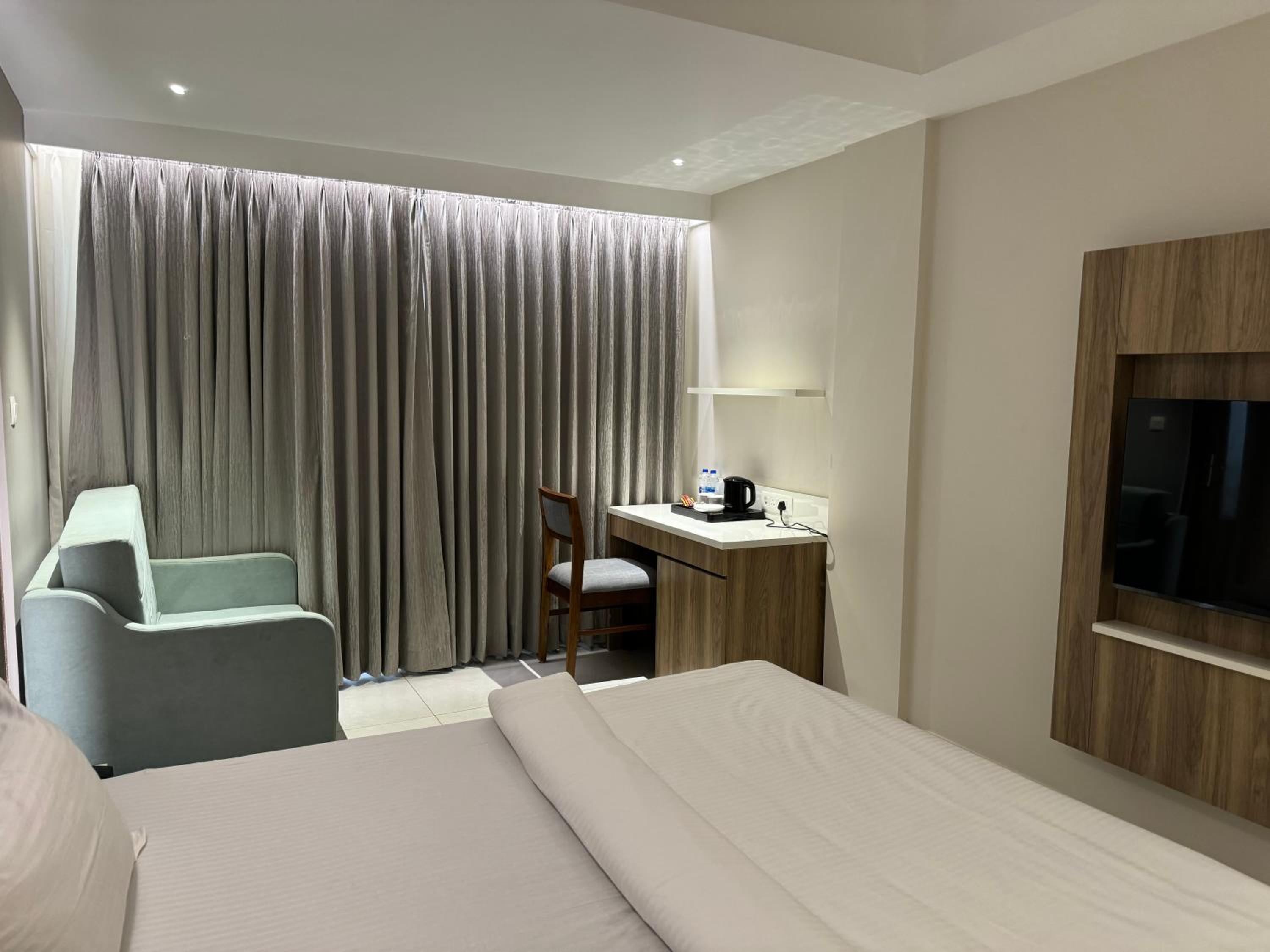 Deluxe Room - Photo 3