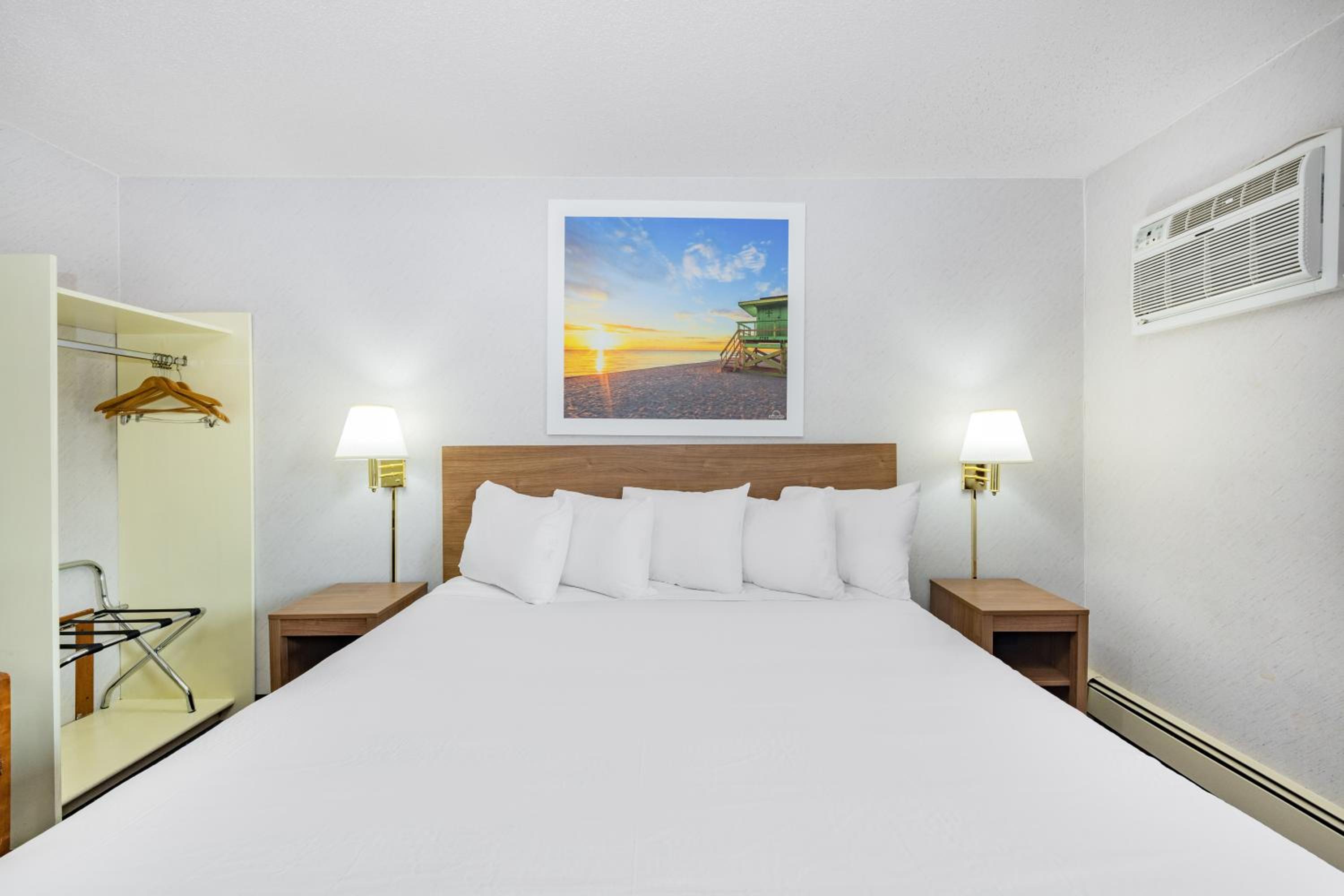 King Room - Non-Smoking - Photo 1