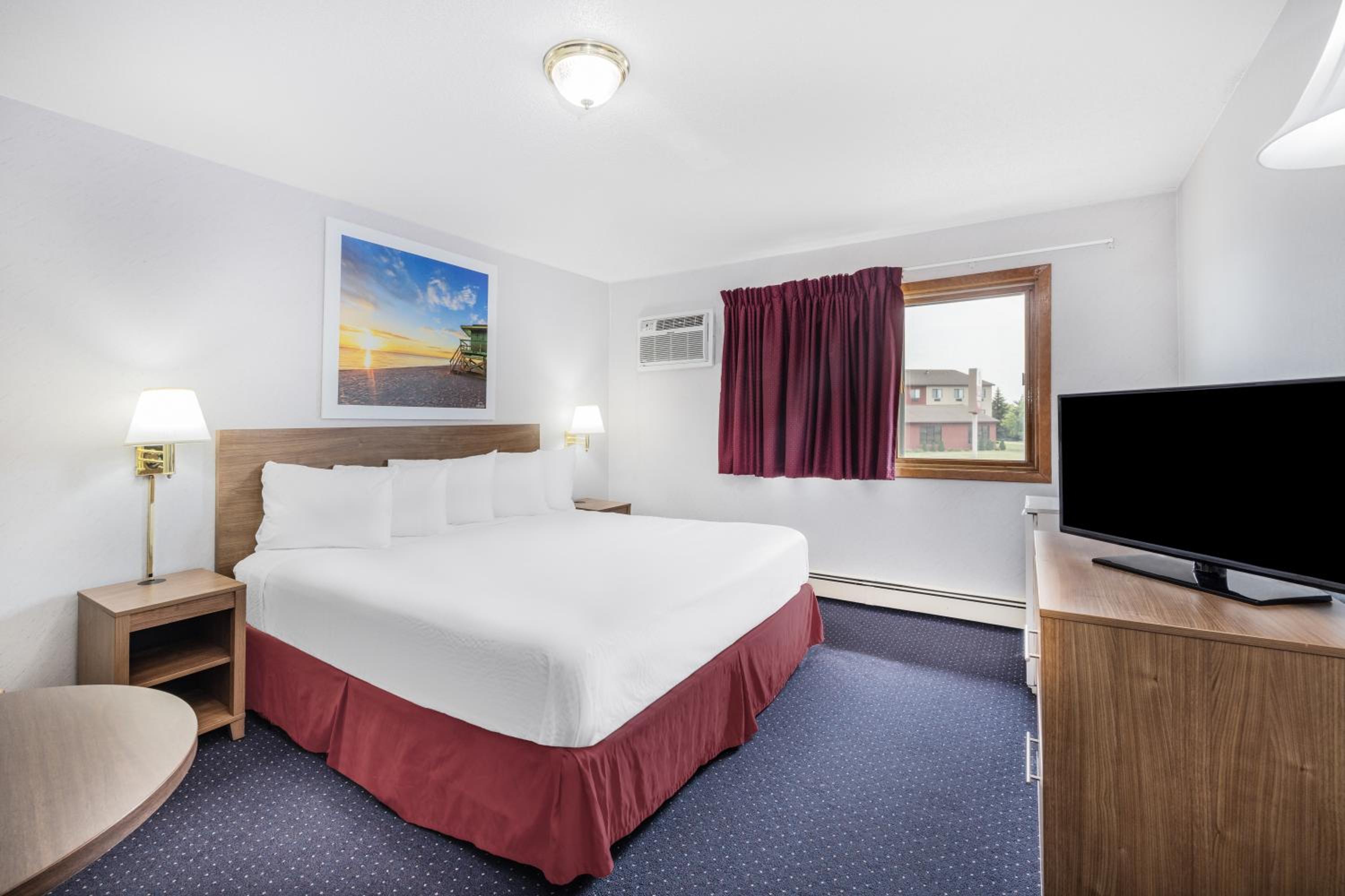 King Room - Non-Smoking - Photo 3