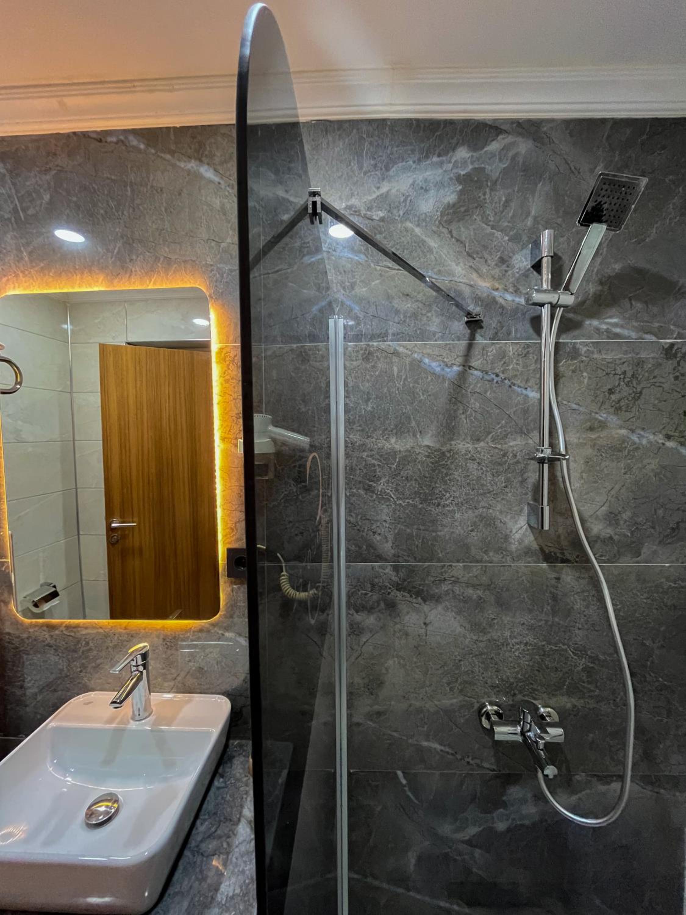 Budget Twin Room - Photo 4