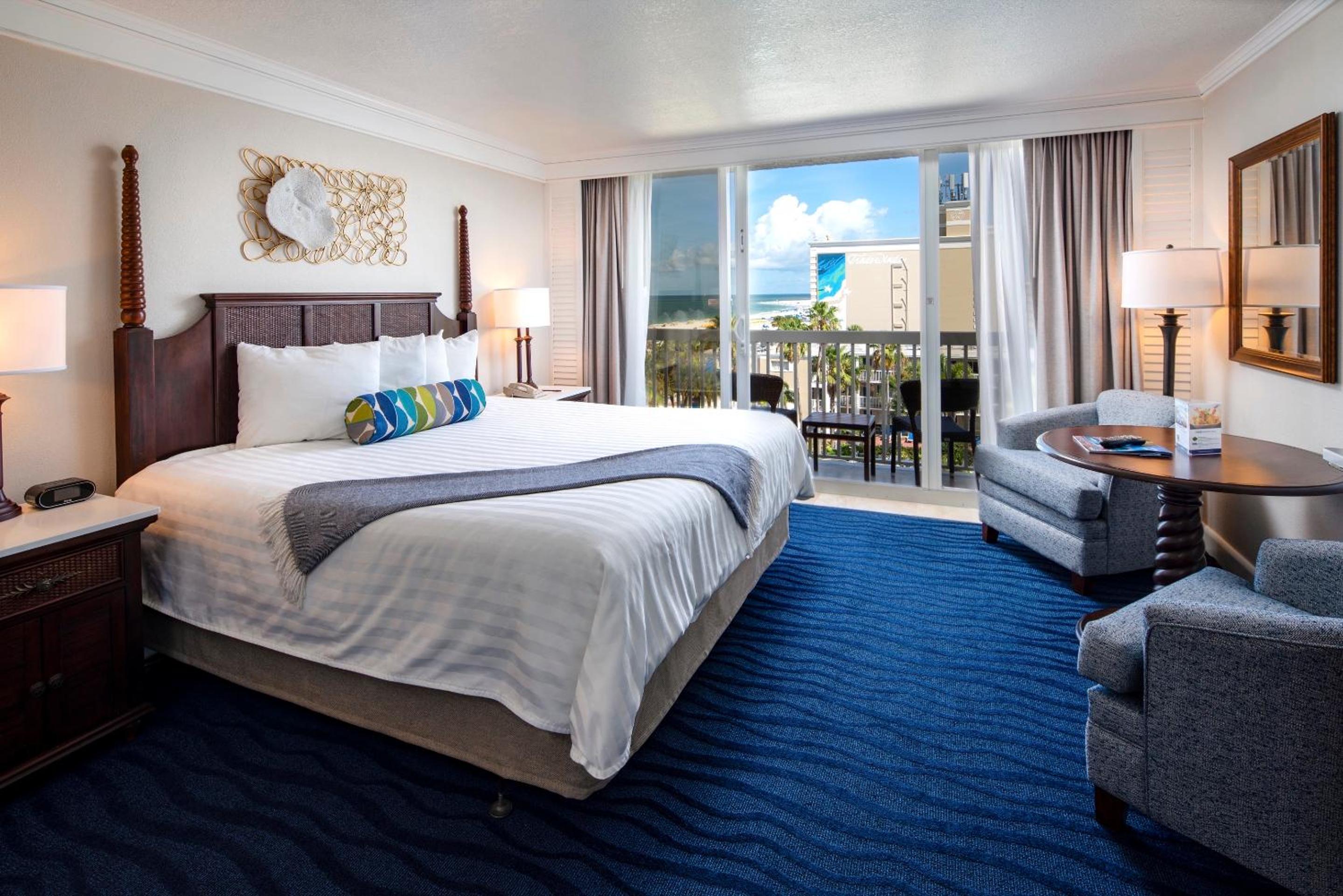 King Room with Balcony - Photo 1