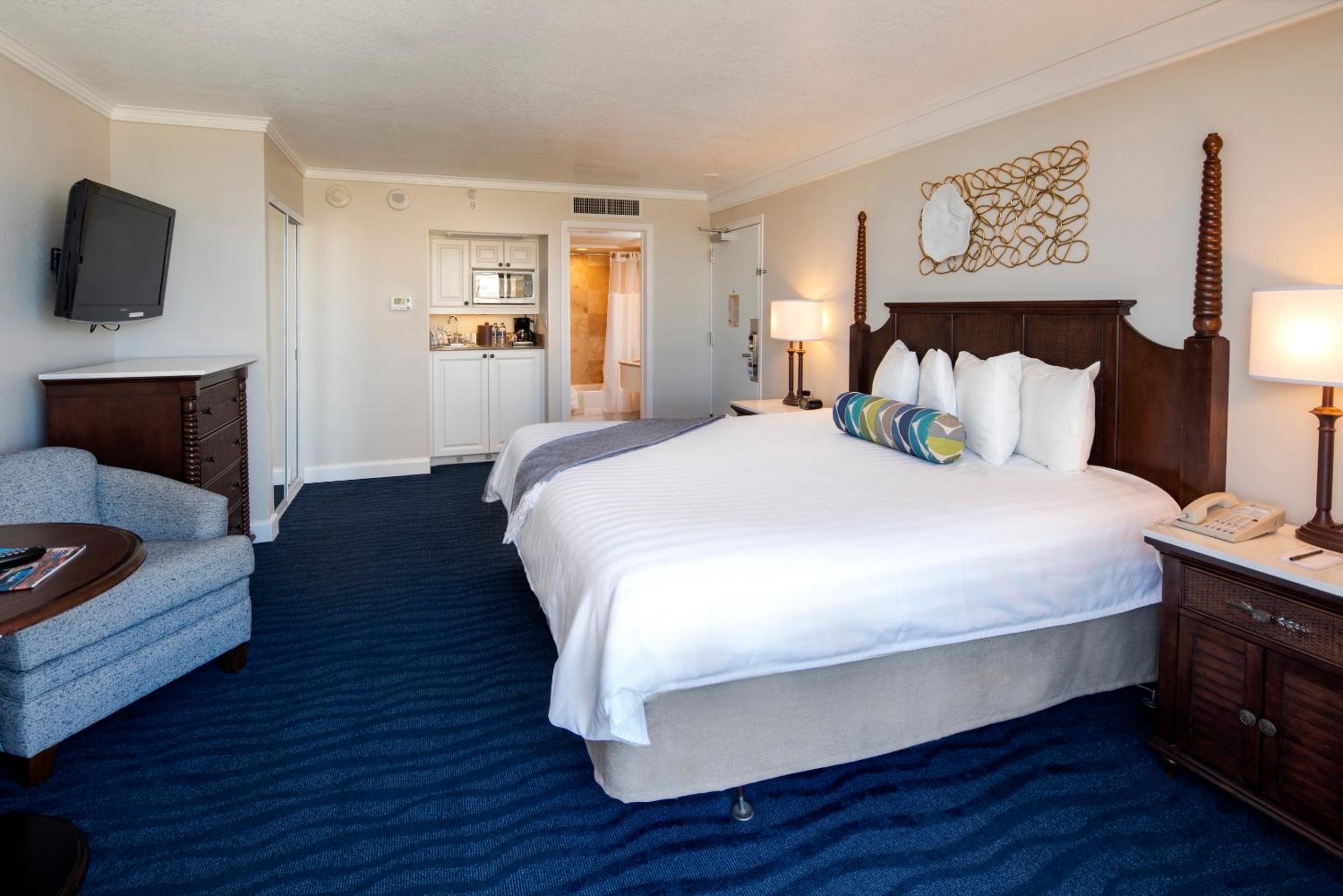 King Room with Balcony - Photo 2