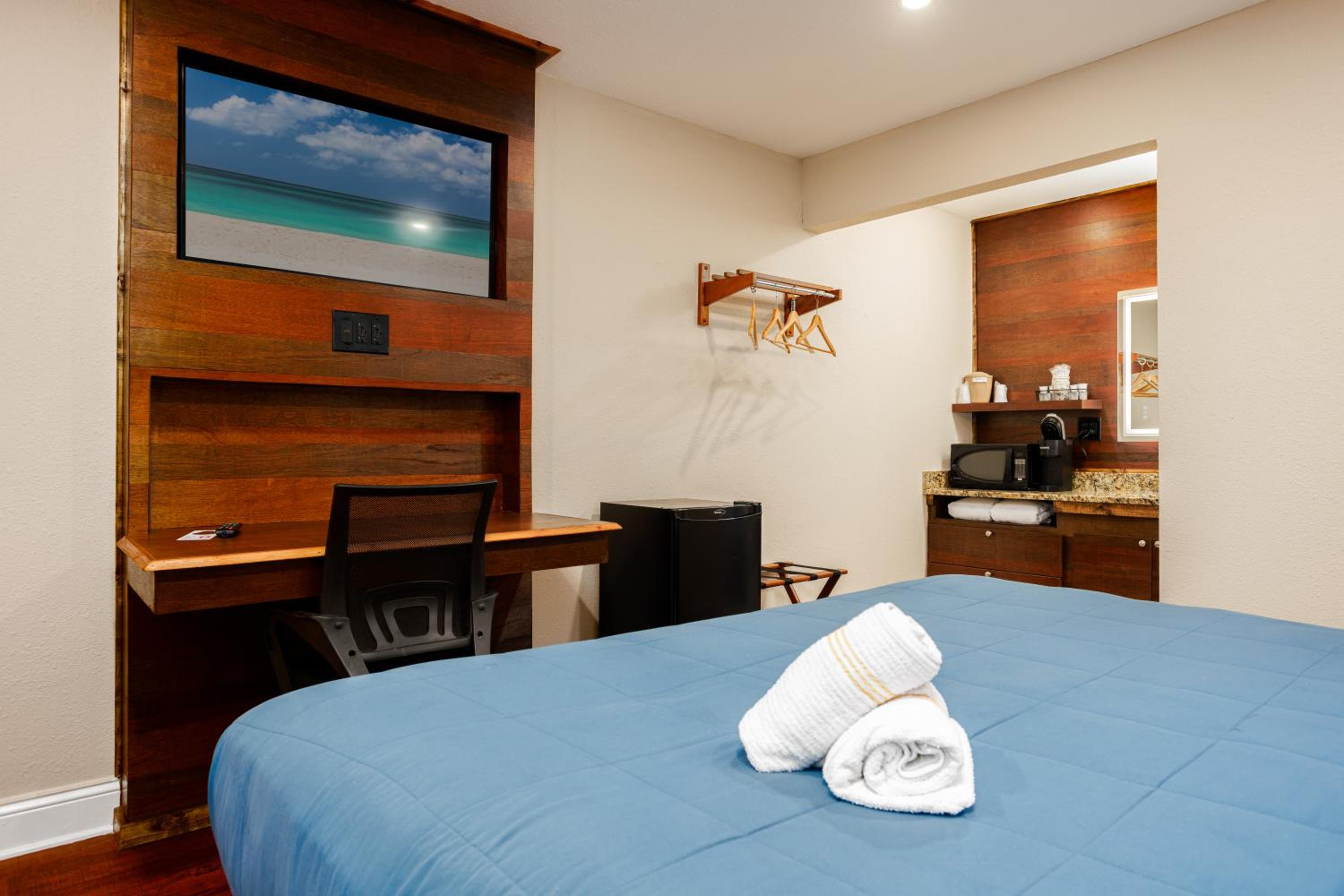 Deluxe King Room photo 2
