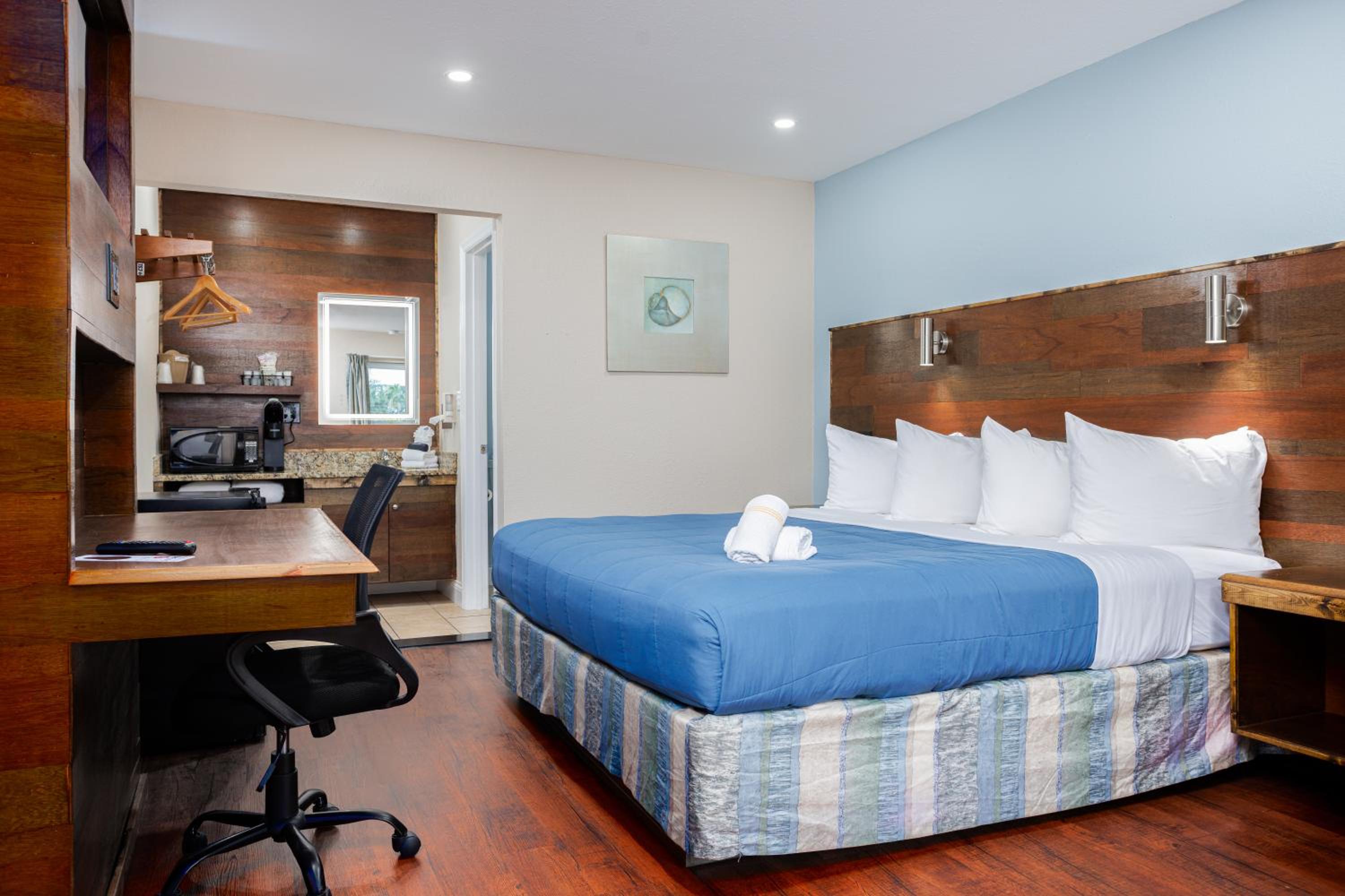 Deluxe King Room photo 3