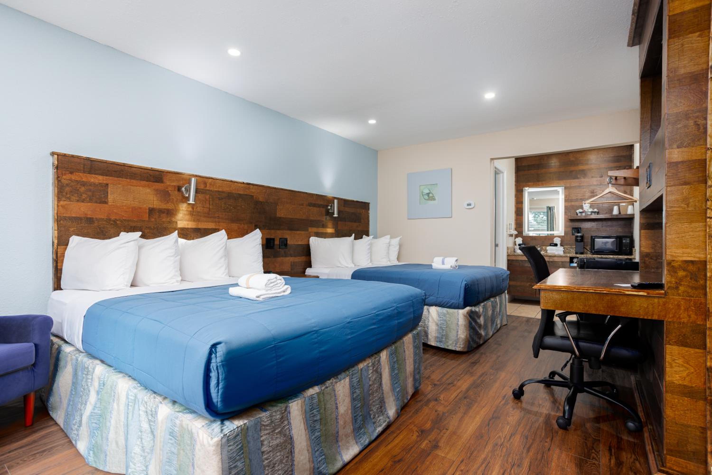 Deluxe Queen Room