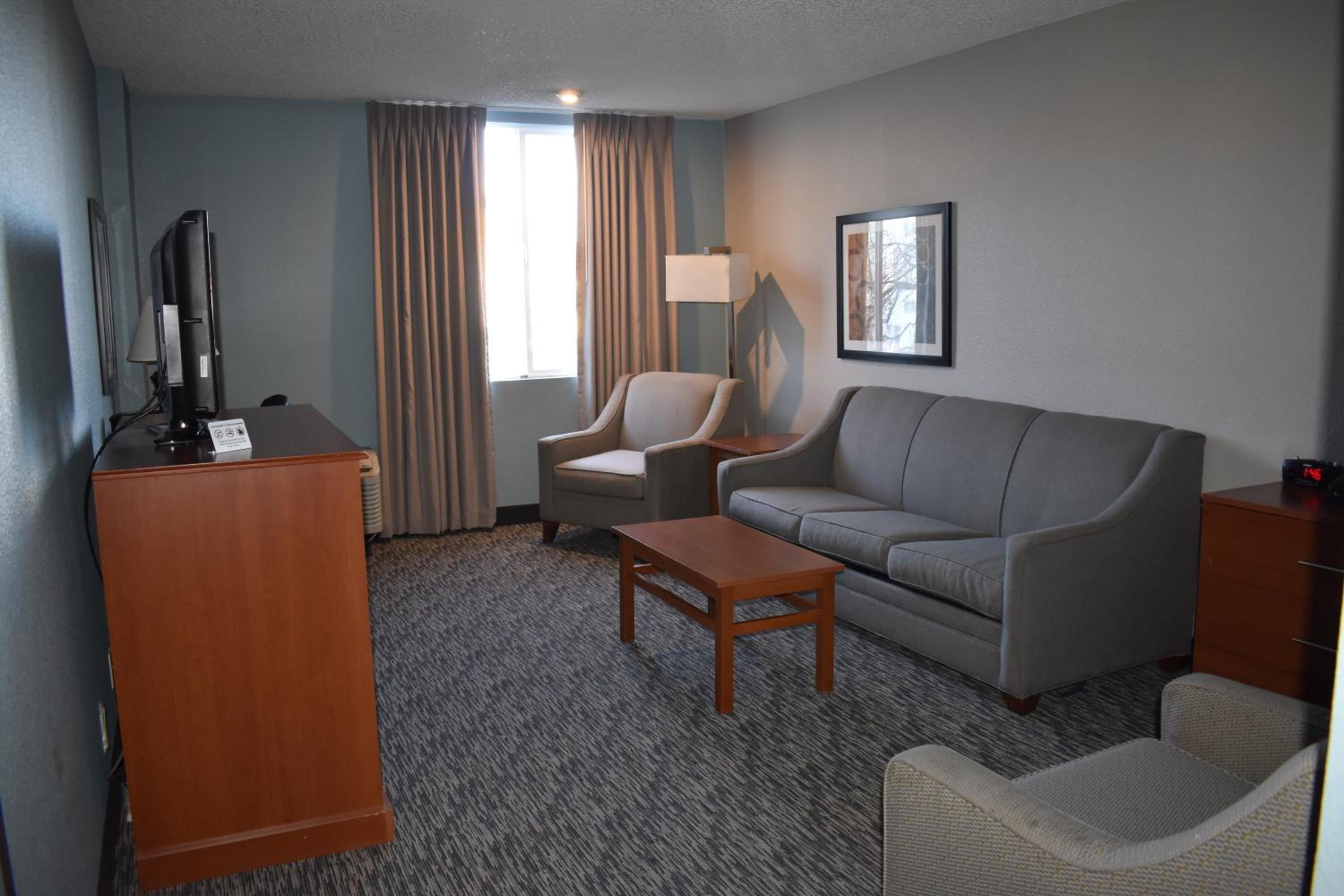 One-Bedroom Queen Suite with Two Queen Beds and Sofa Bed - No Pets - Photo 4