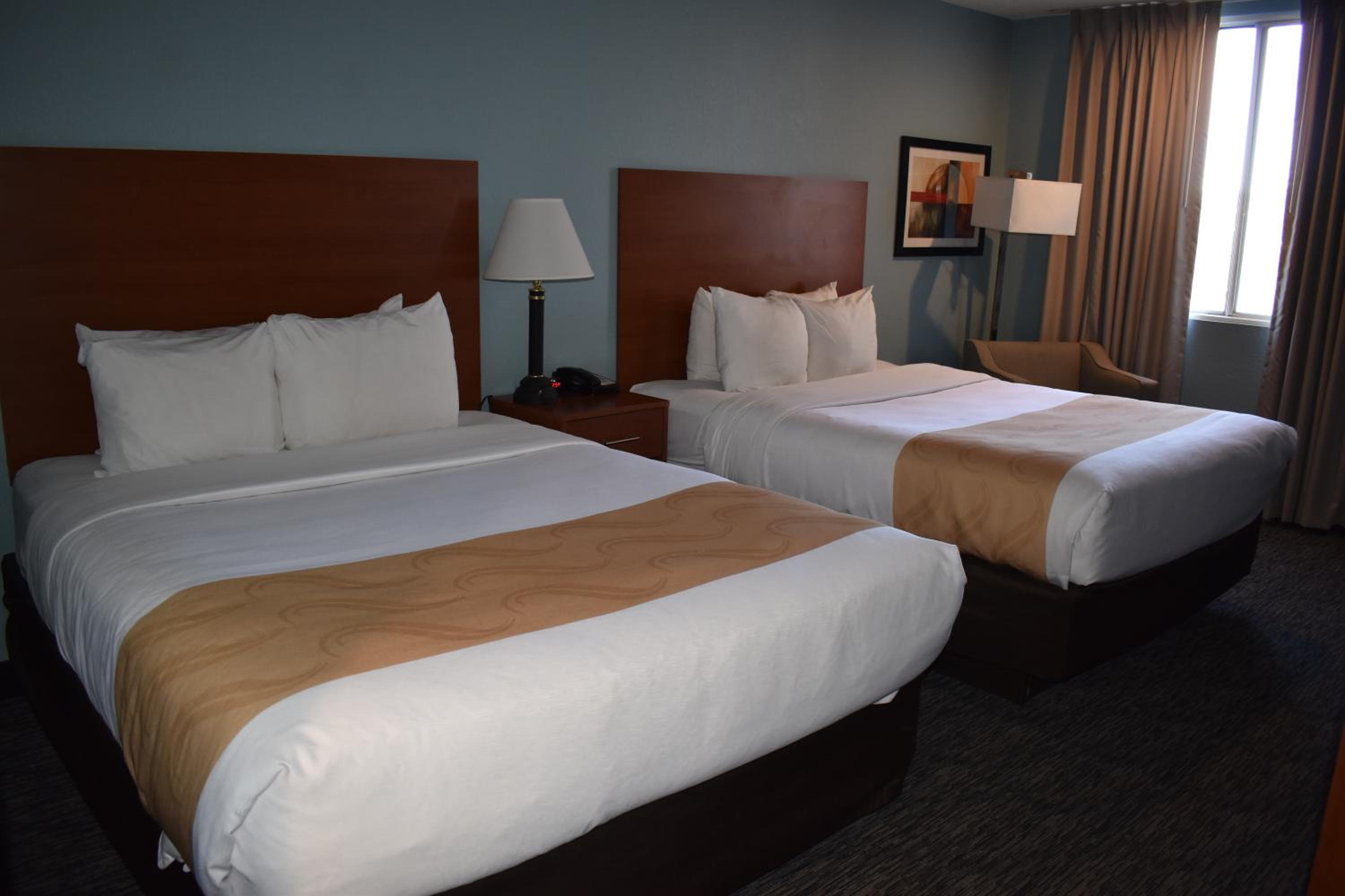 Executive Queen Room with Two Queen Beds - Non-Smoking/No Pets - Photo 2