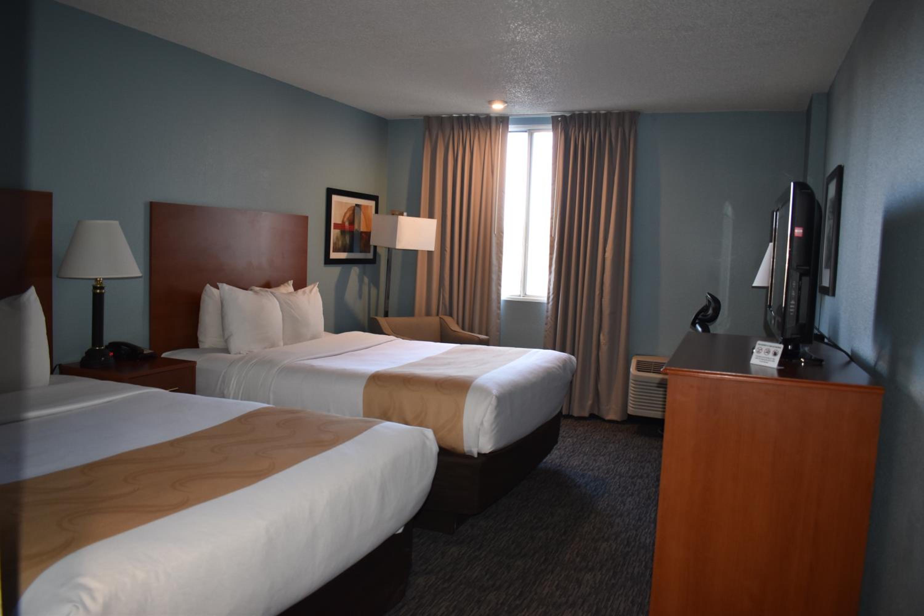 Executive Queen Room with Two Queen Beds - Non-Smoking/No Pets - Photo 1